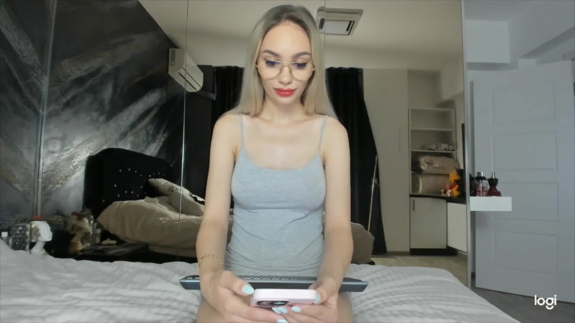 Gallery image thumbnail from HaleySweet18's myfreecams stream on, 08/09/2025, 23:54 image 14 of 20