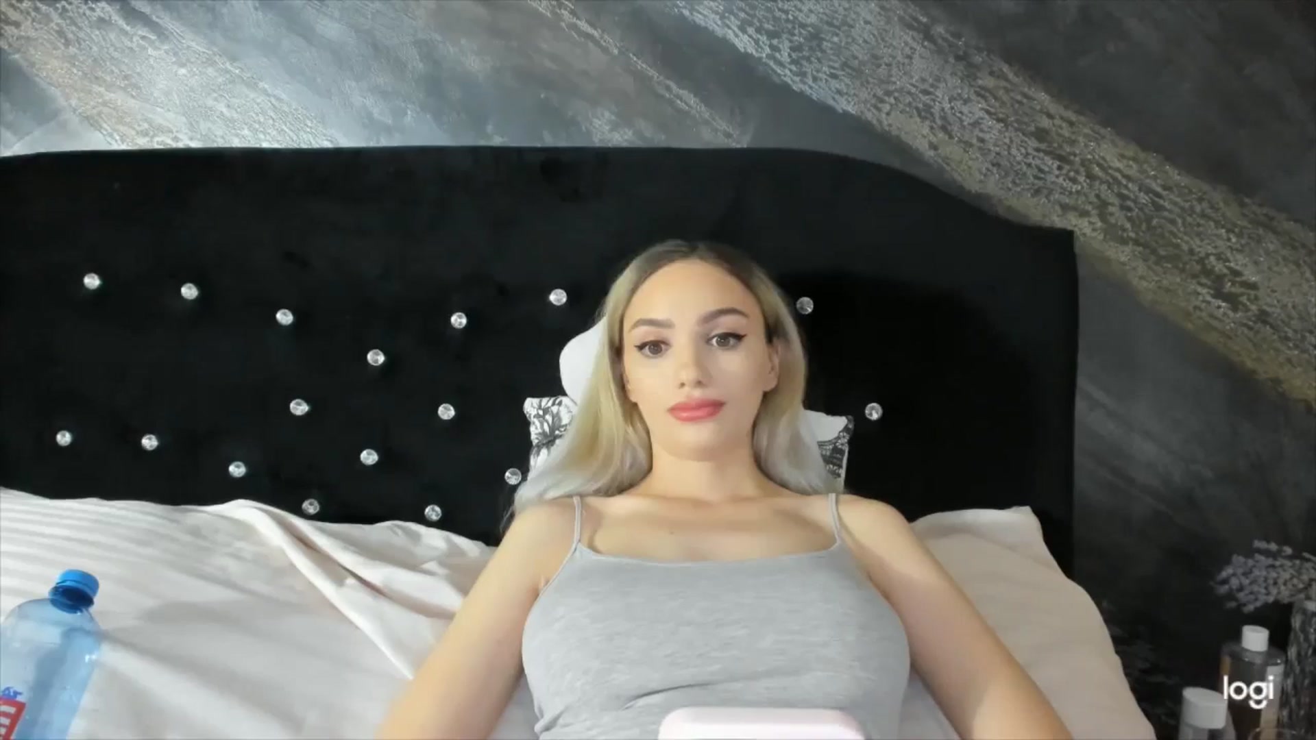 Gallery image thumbnail from HaleySweet18's myfreecams stream on, 08/14/2025, 22:33 image 17 of 20