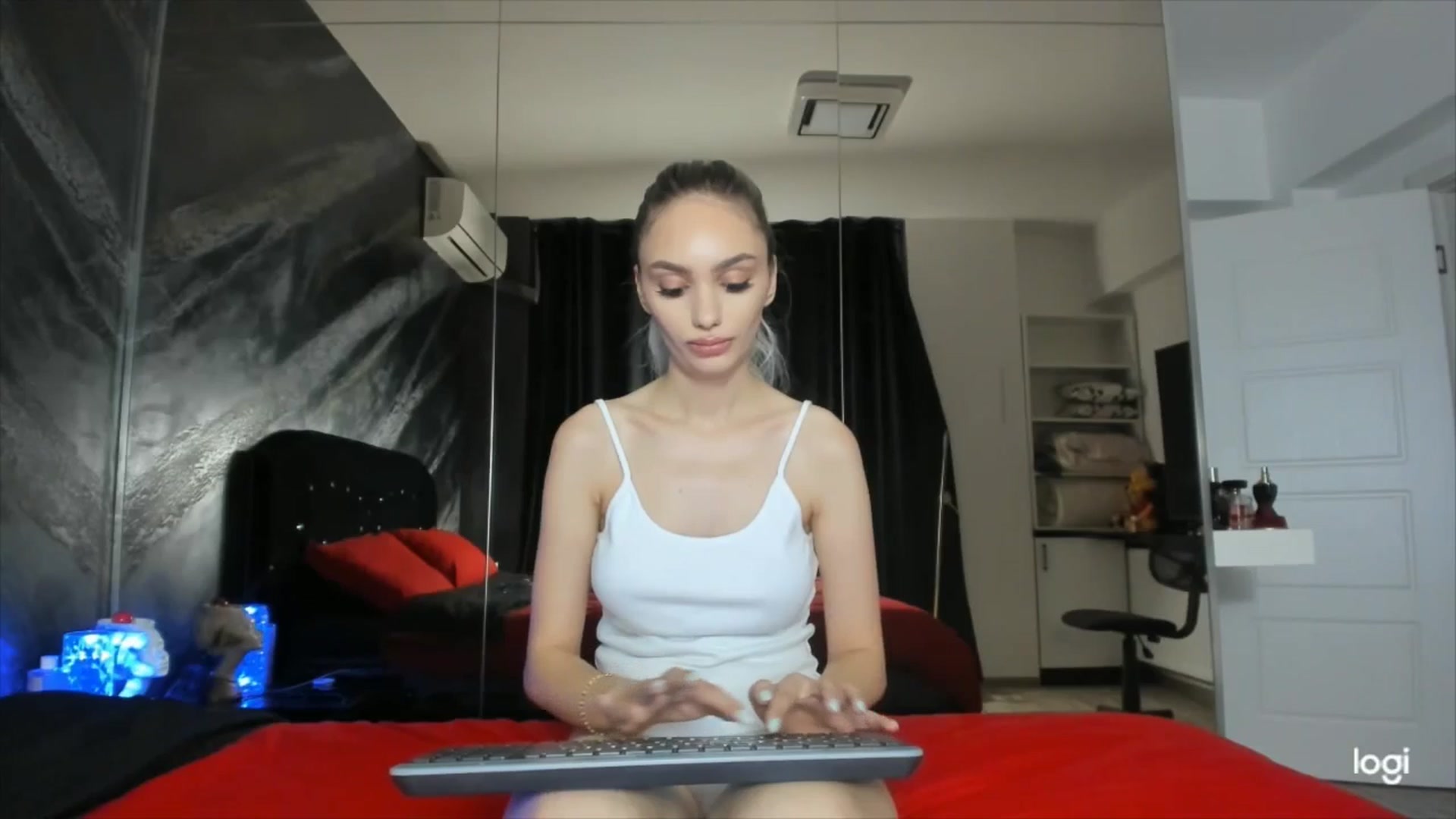 Gallery image thumbnail from HaleySweet18's myfreecams stream on, 08/16/2025, 22:32 image 5 of 20