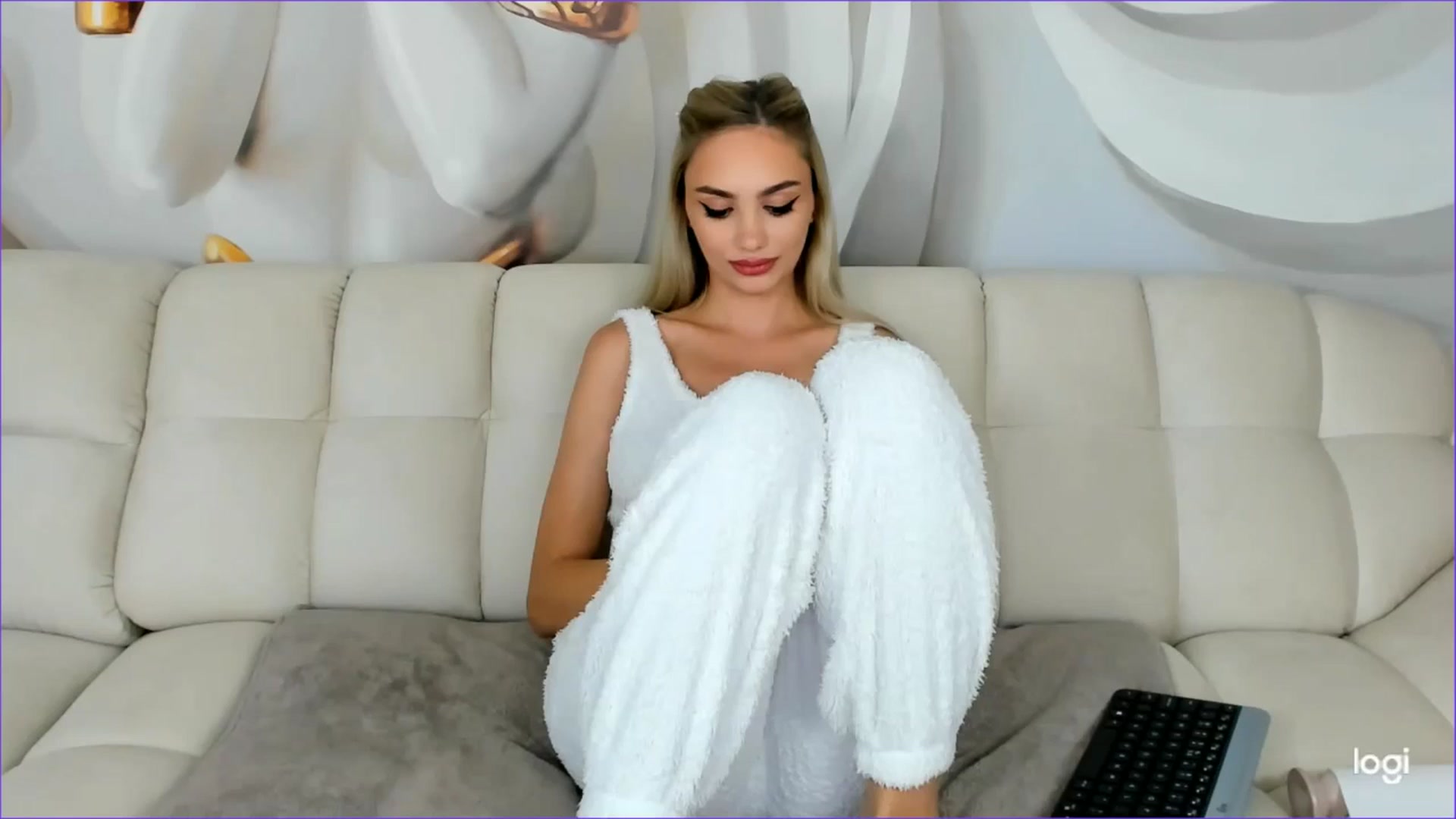 Gallery image thumbnail from HaleySweet18's myfreecams stream on, 10/08/2025, 22:47 image 16 of 20