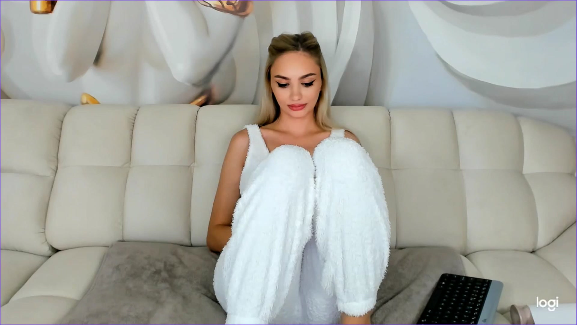 Gallery image thumbnail from HaleySweet18's myfreecams stream on, 10/08/2025, 22:47 image 17 of 20