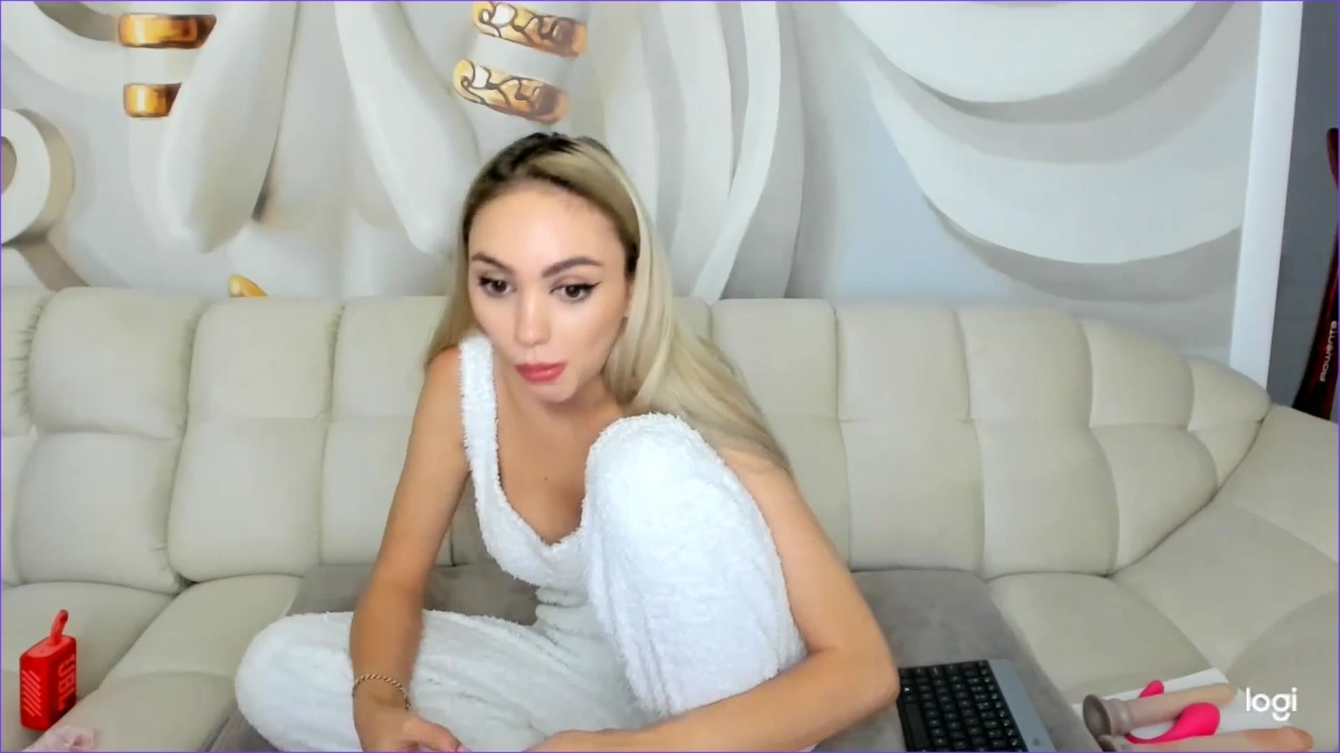 Gallery image thumbnail from HaleySweet18's myfreecams stream on, 10/24/2025, 07:08 image 5 of 20