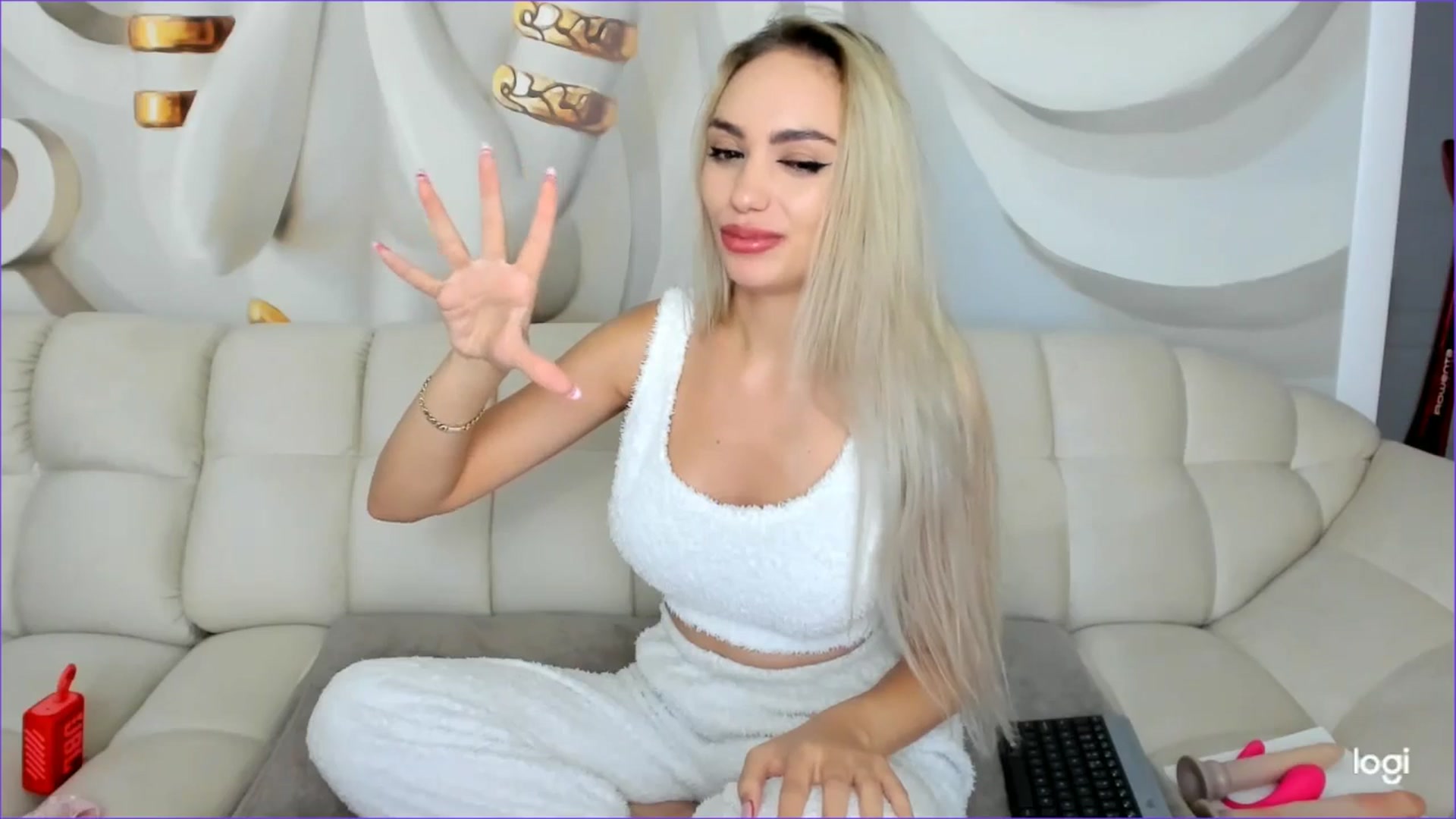 Gallery image thumbnail from HaleySweet18's myfreecams stream on, 10/24/2025, 07:08 image 12 of 20