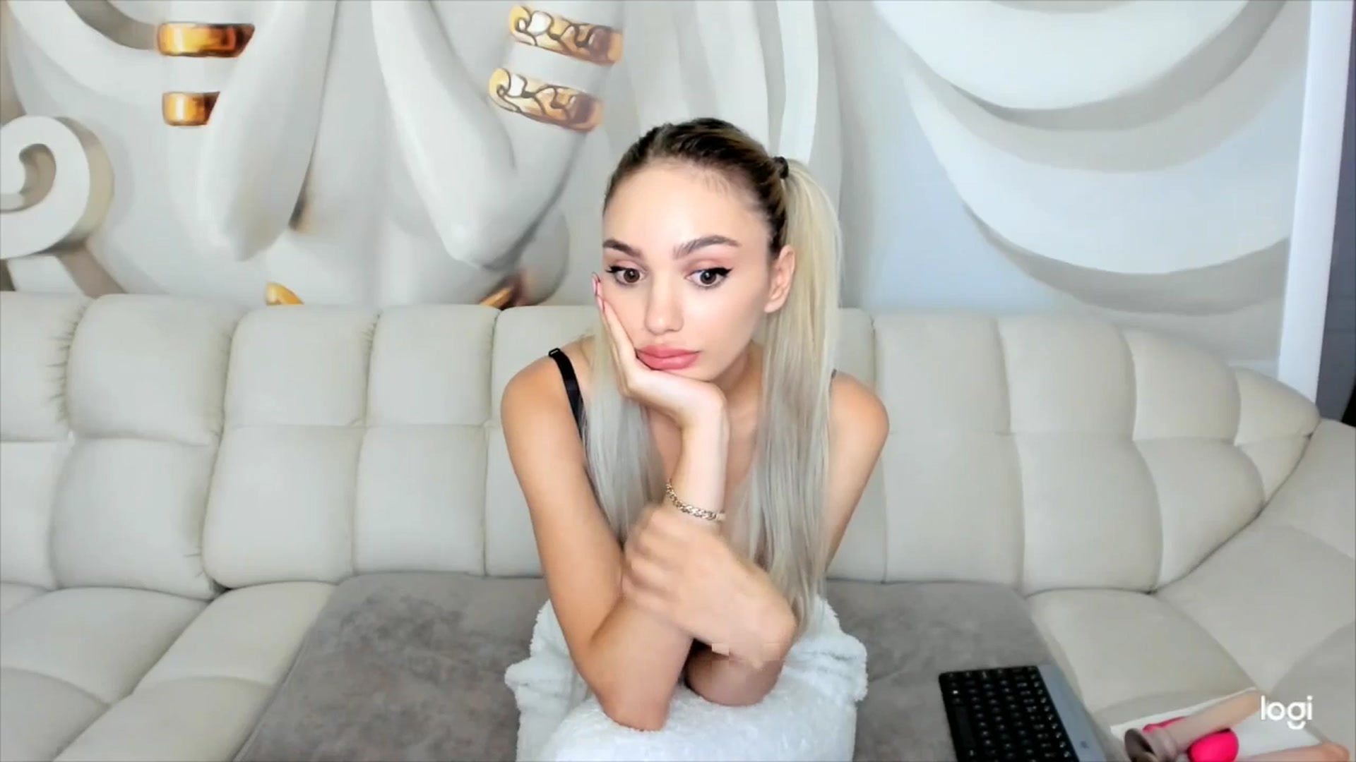 Gallery image thumbnail from HaleySweet18's myfreecams stream on, 10/30/2025, 07:12 image 16 of 20