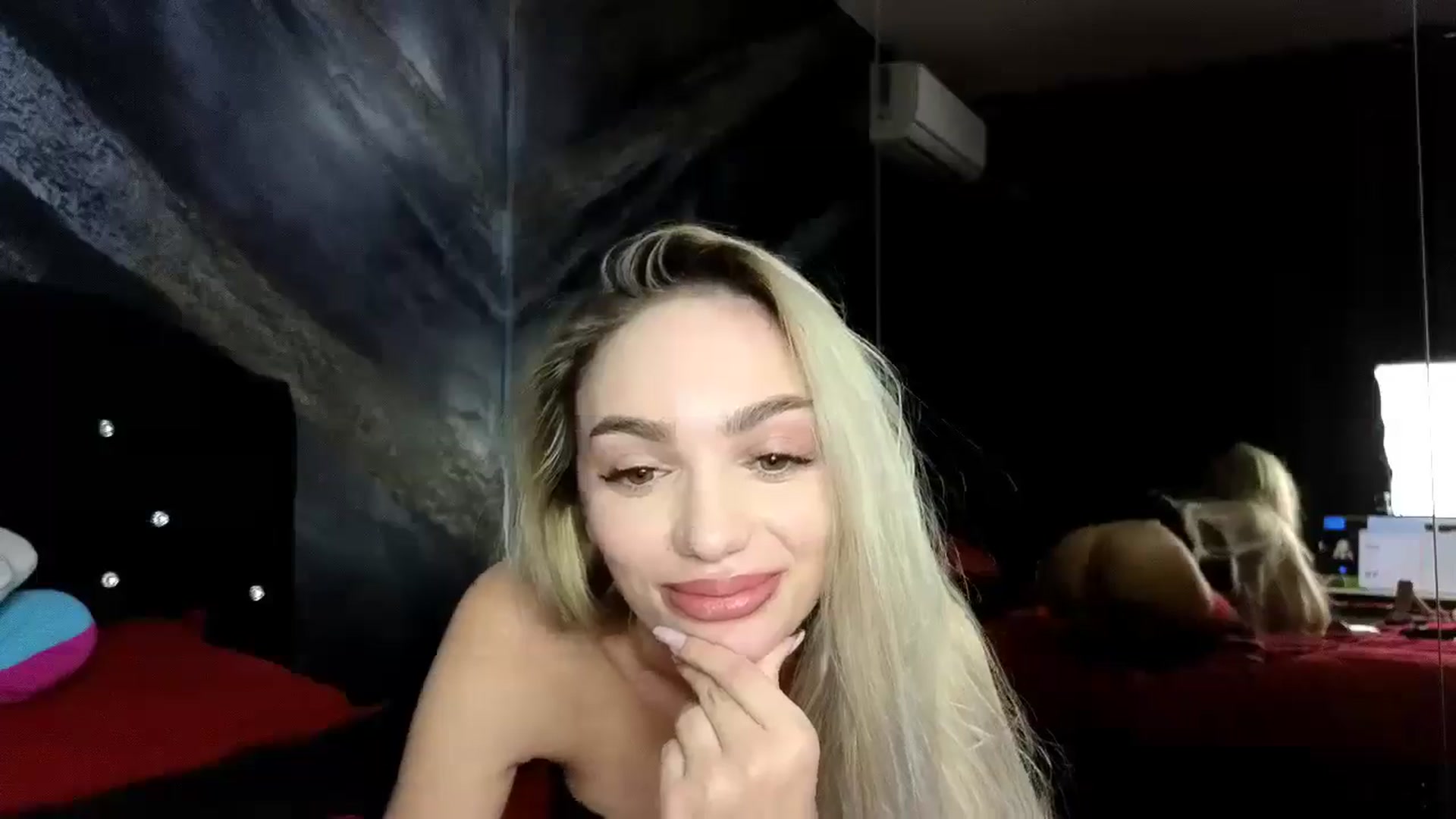 Gallery image thumbnail from HaleySweet18's myfreecams stream on, 12/07/2025, 08:02 image 10 of 20