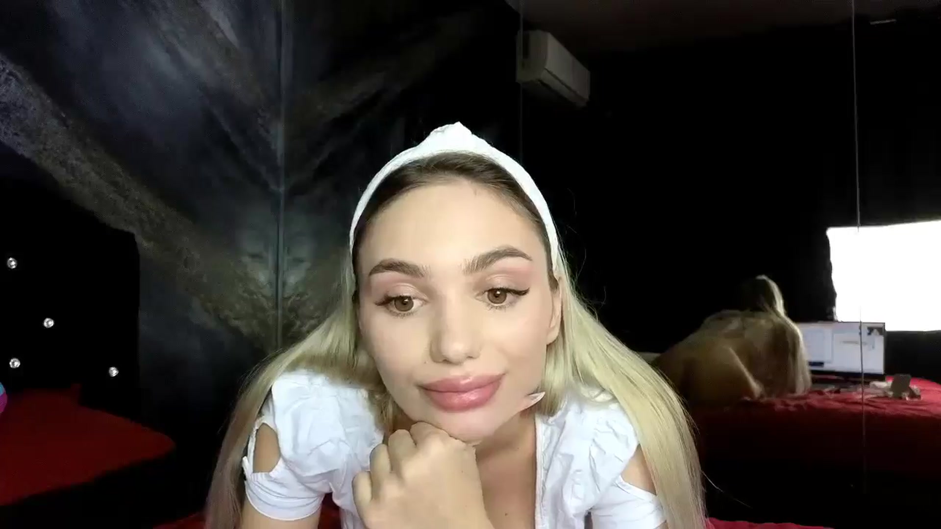 Gallery image thumbnail from HaleySweet18's myfreecams stream on, 12/10/2025, 24:59 image 8 of 20