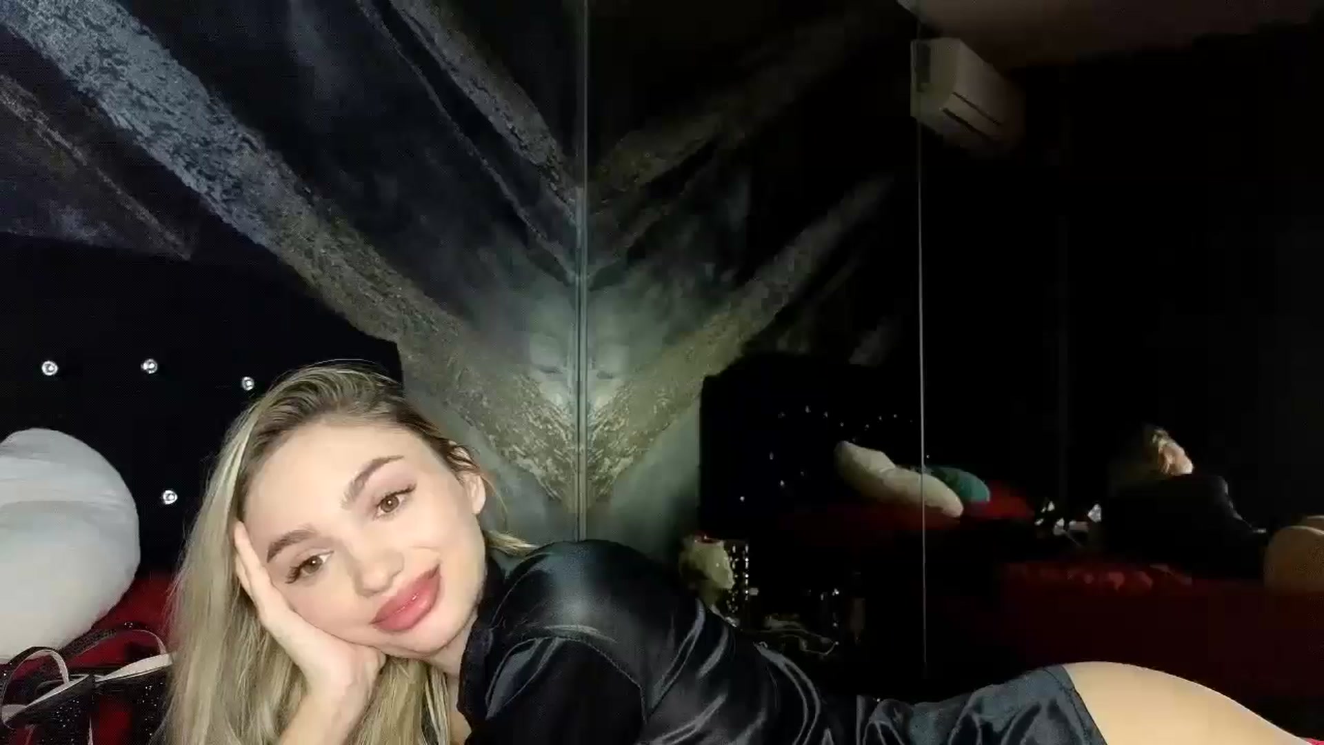 Gallery image thumbnail from HaleySweet18's myfreecams stream on, 12/11/2025, 07:33 image 14 of 20
