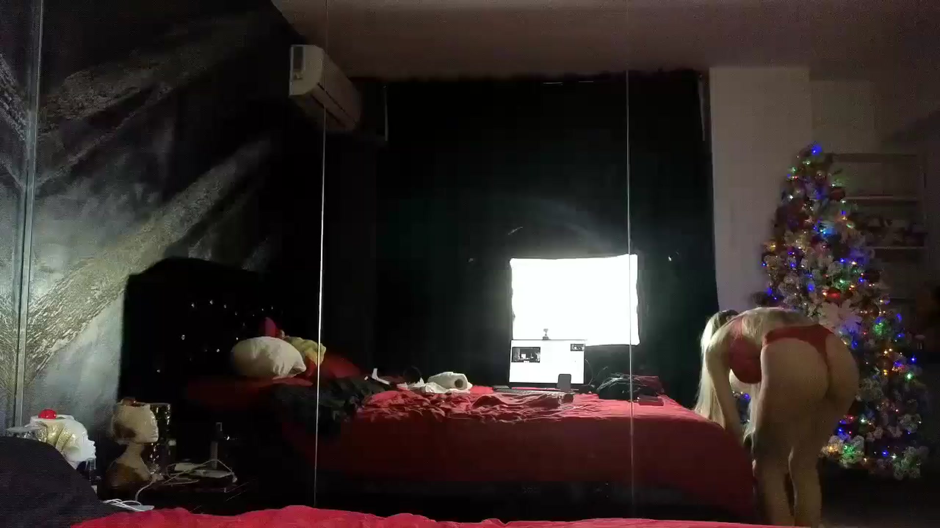 Gallery image thumbnail from HaleySweet18's myfreecams stream on, 12/17/2025, 21:52 image 1 of 20