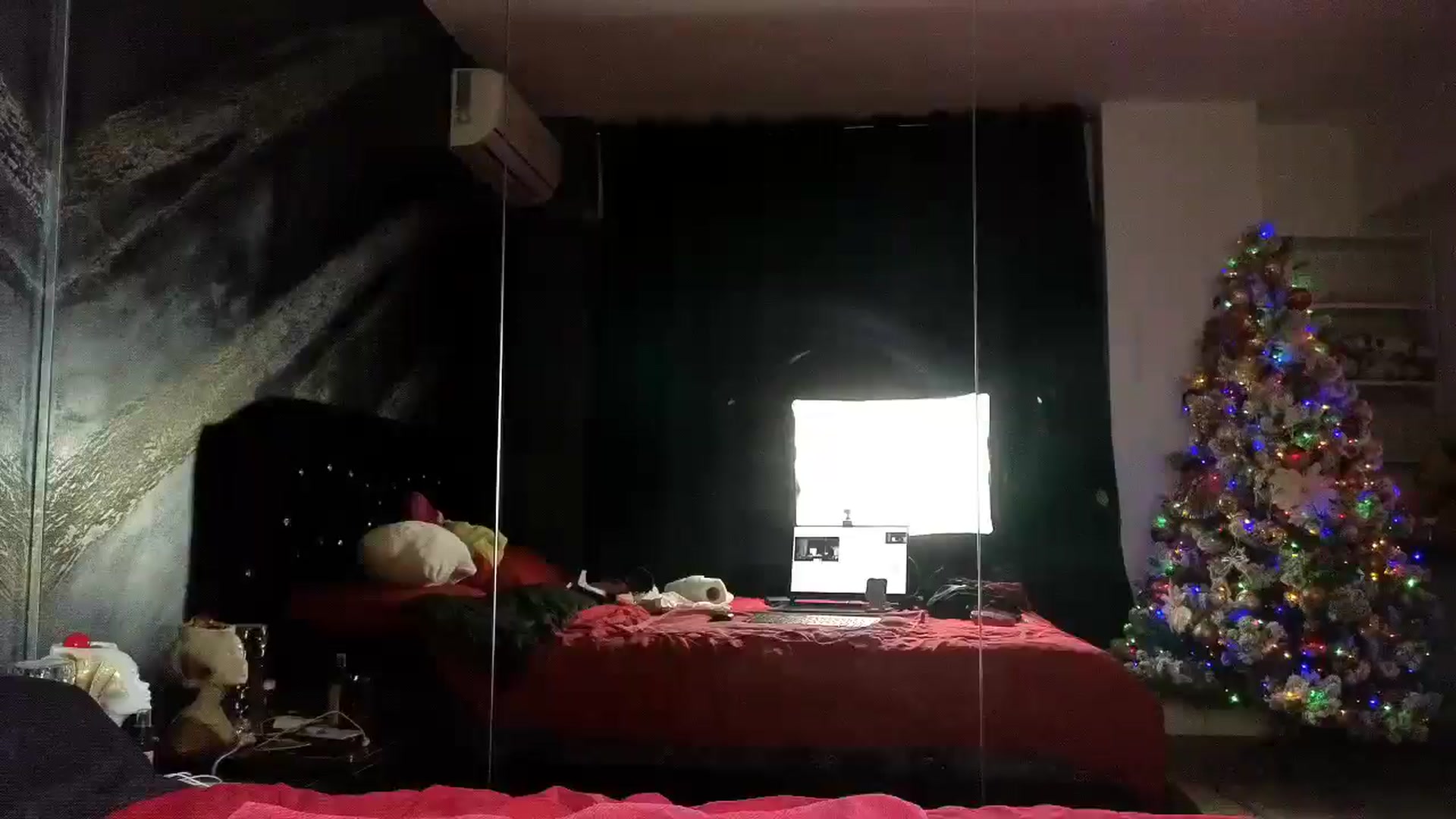Gallery image thumbnail from HaleySweet18's myfreecams stream on, 12/17/2025, 21:52 image 13 of 20