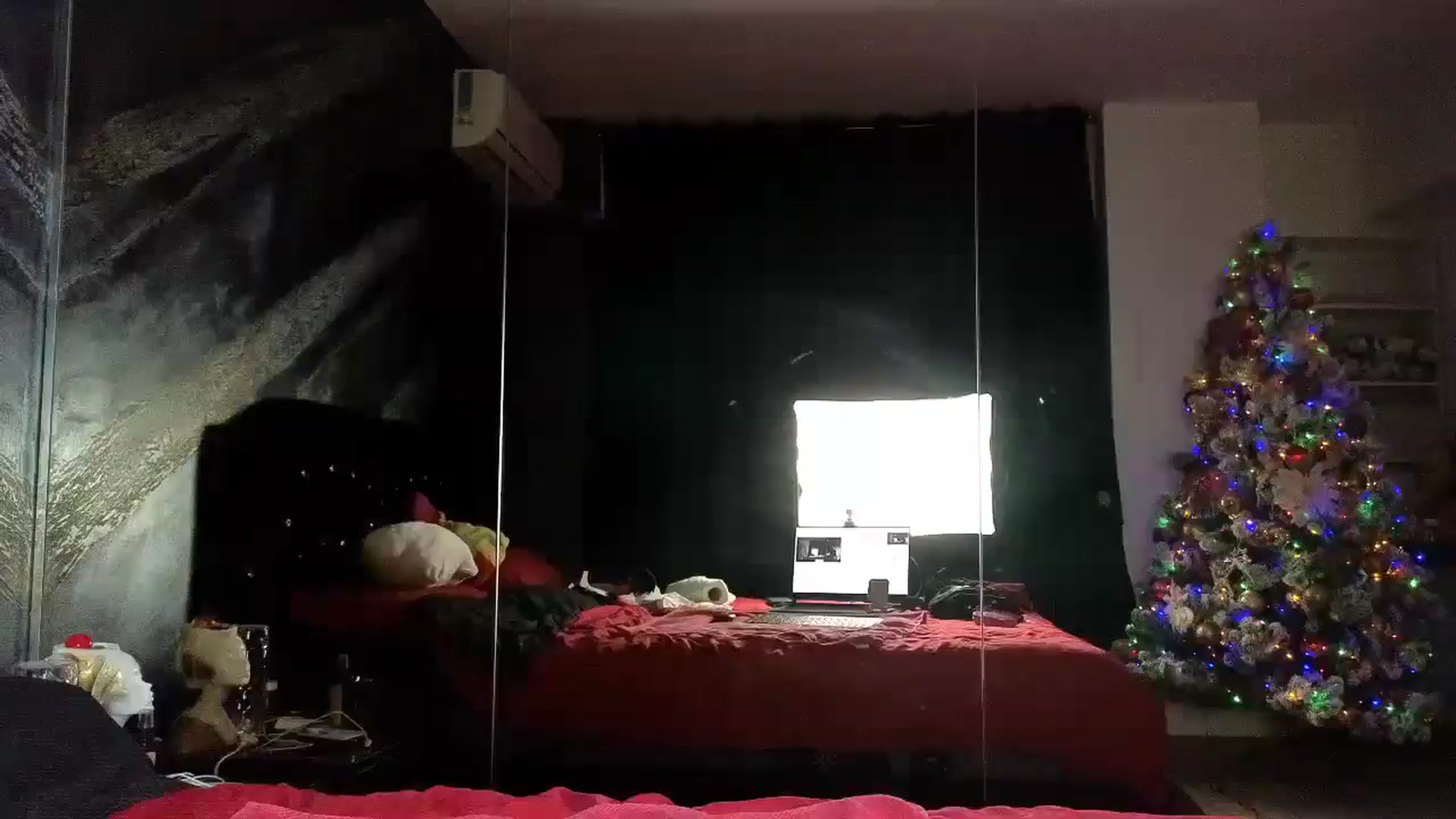 Gallery image thumbnail from HaleySweet18's myfreecams stream on, 12/17/2025, 21:52 image 11 of 20