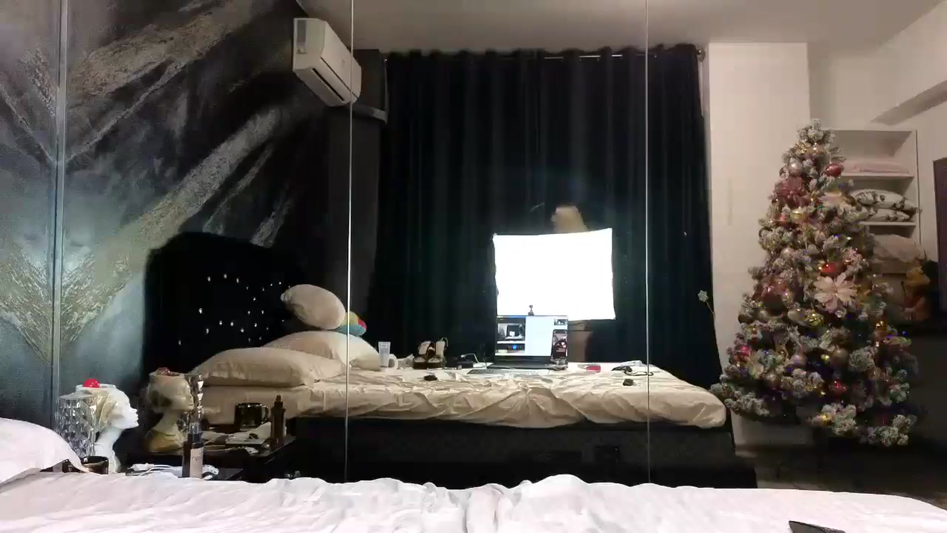 Gallery image thumbnail from HaleySweet18's myfreecams stream on, 12/22/2025, 04:11 image 9 of 20