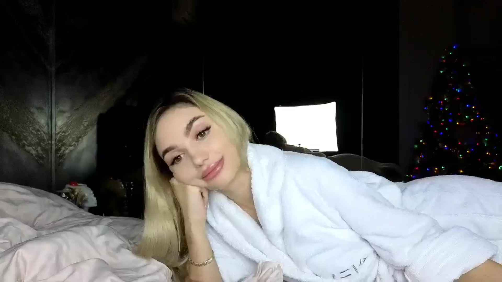 Gallery image thumbnail from HaleySweet18's myfreecams stream on, 12/22/2025, 22:07 image 19 of 20