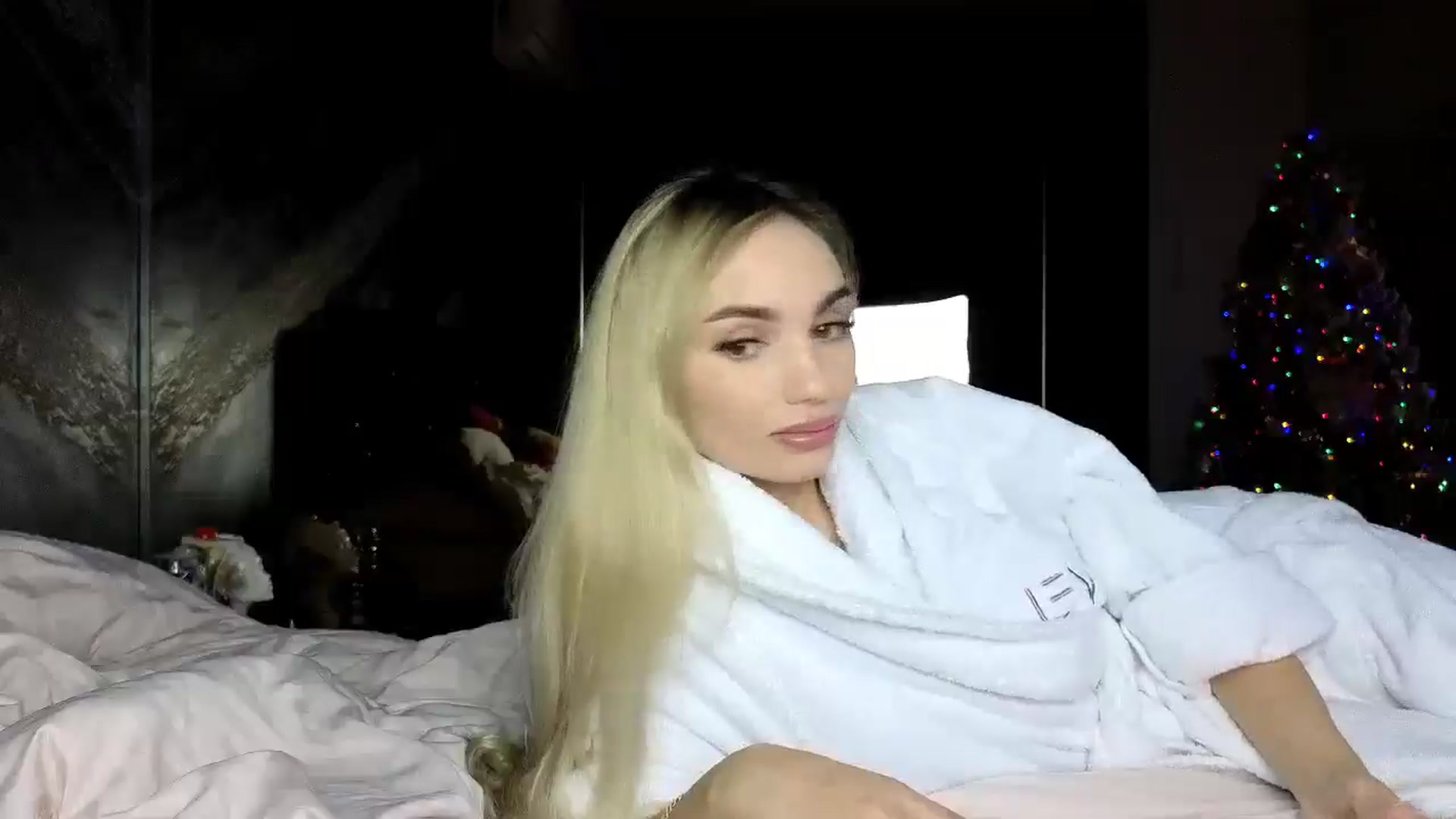 Gallery image thumbnail from HaleySweet18's myfreecams stream on, 12/22/2025, 22:07 image 2 of 20