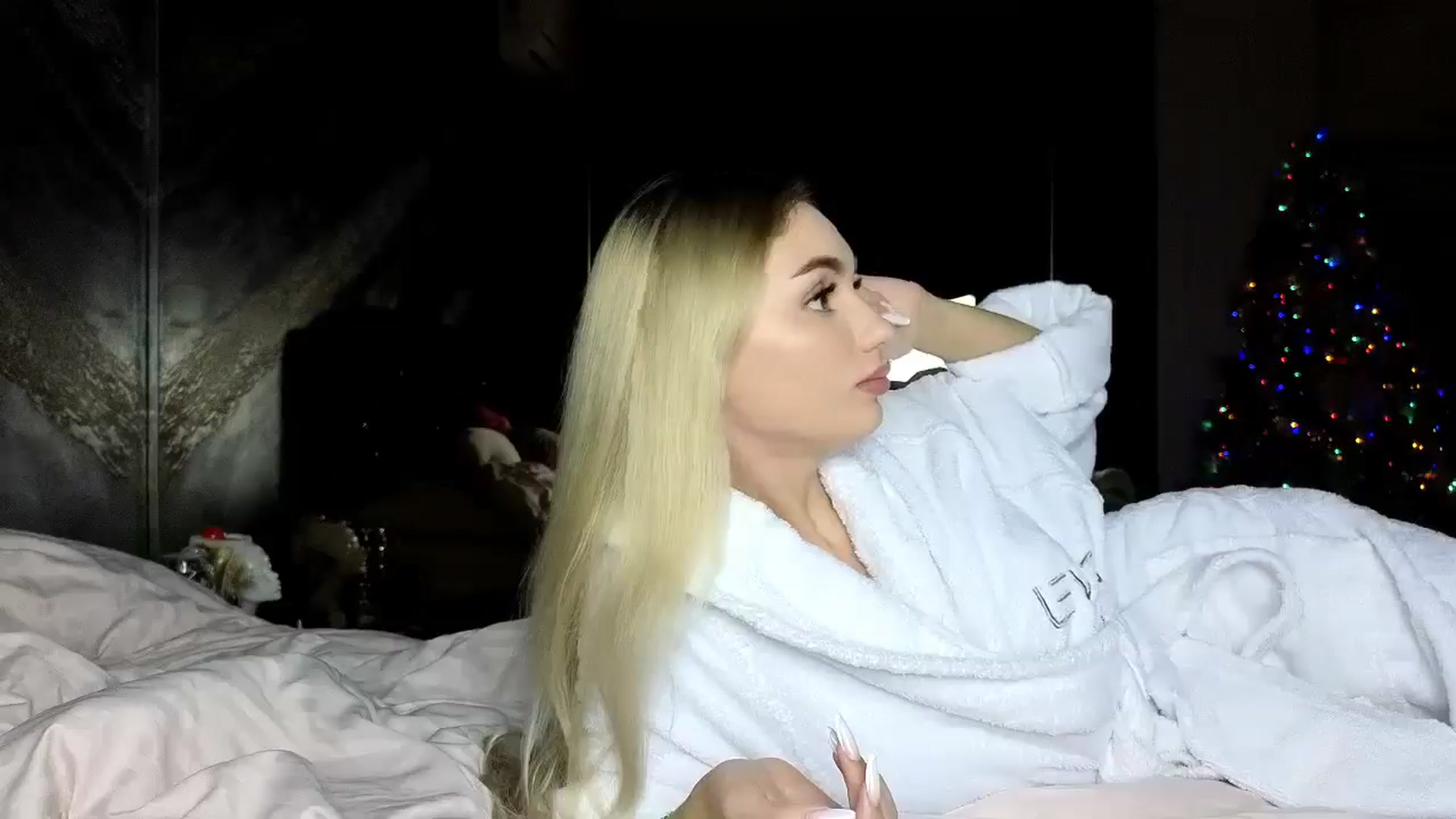 Gallery image thumbnail from HaleySweet18's myfreecams stream on, 12/22/2025, 22:07 image 17 of 20