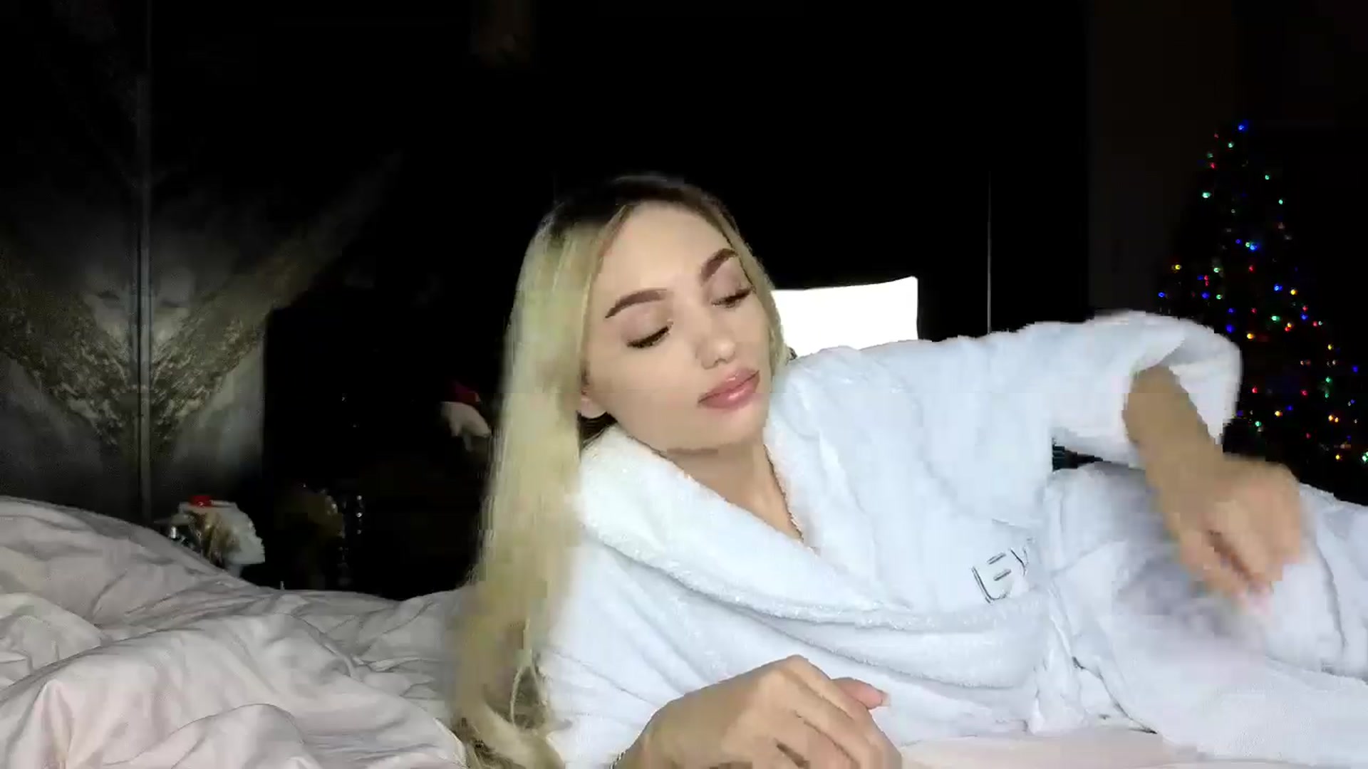 Gallery image thumbnail from HaleySweet18's myfreecams stream on, 12/22/2025, 22:07 image 18 of 20