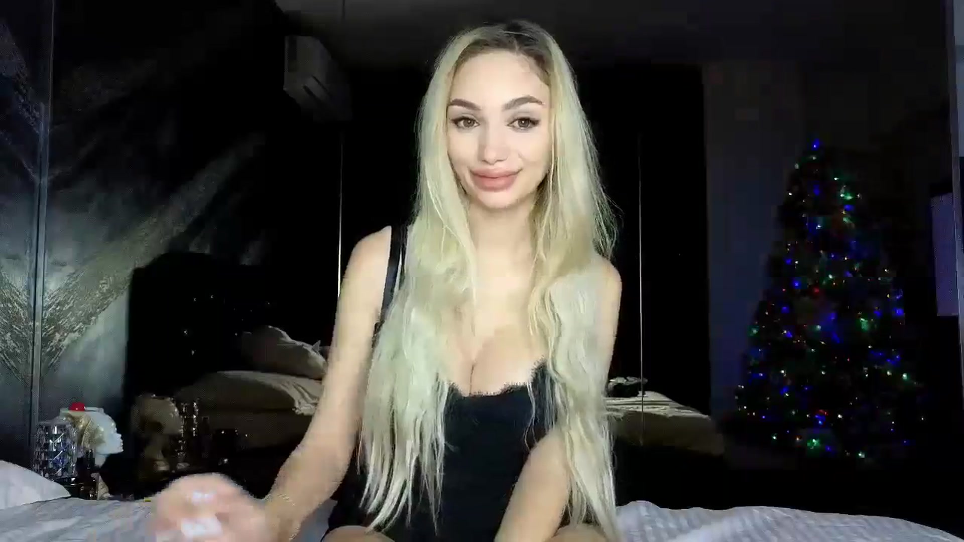 Gallery image thumbnail from HaleySweet18's myfreecams stream on, 12/28/2025, 05:13 image 2 of 20