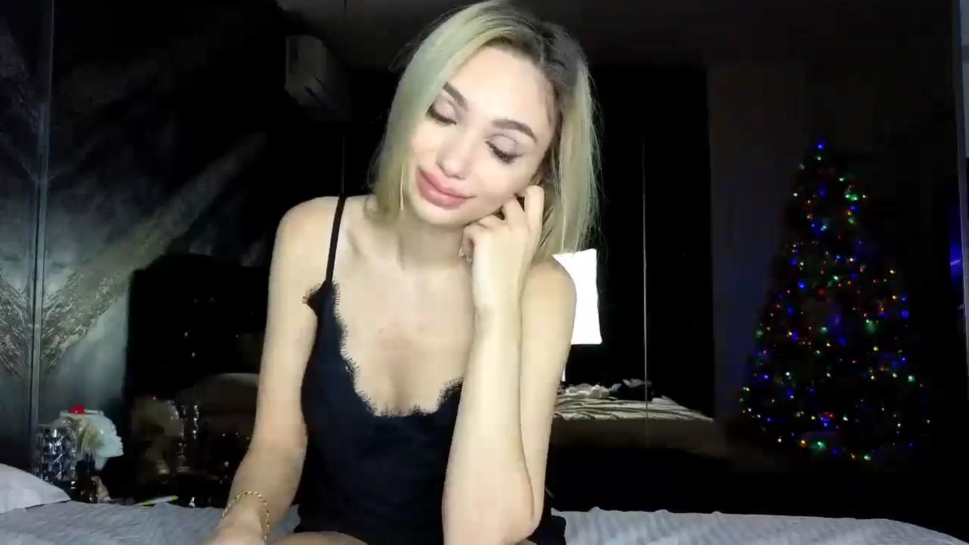 Gallery image thumbnail from HaleySweet18's myfreecams stream on, 12/28/2025, 05:13 image 15 of 20