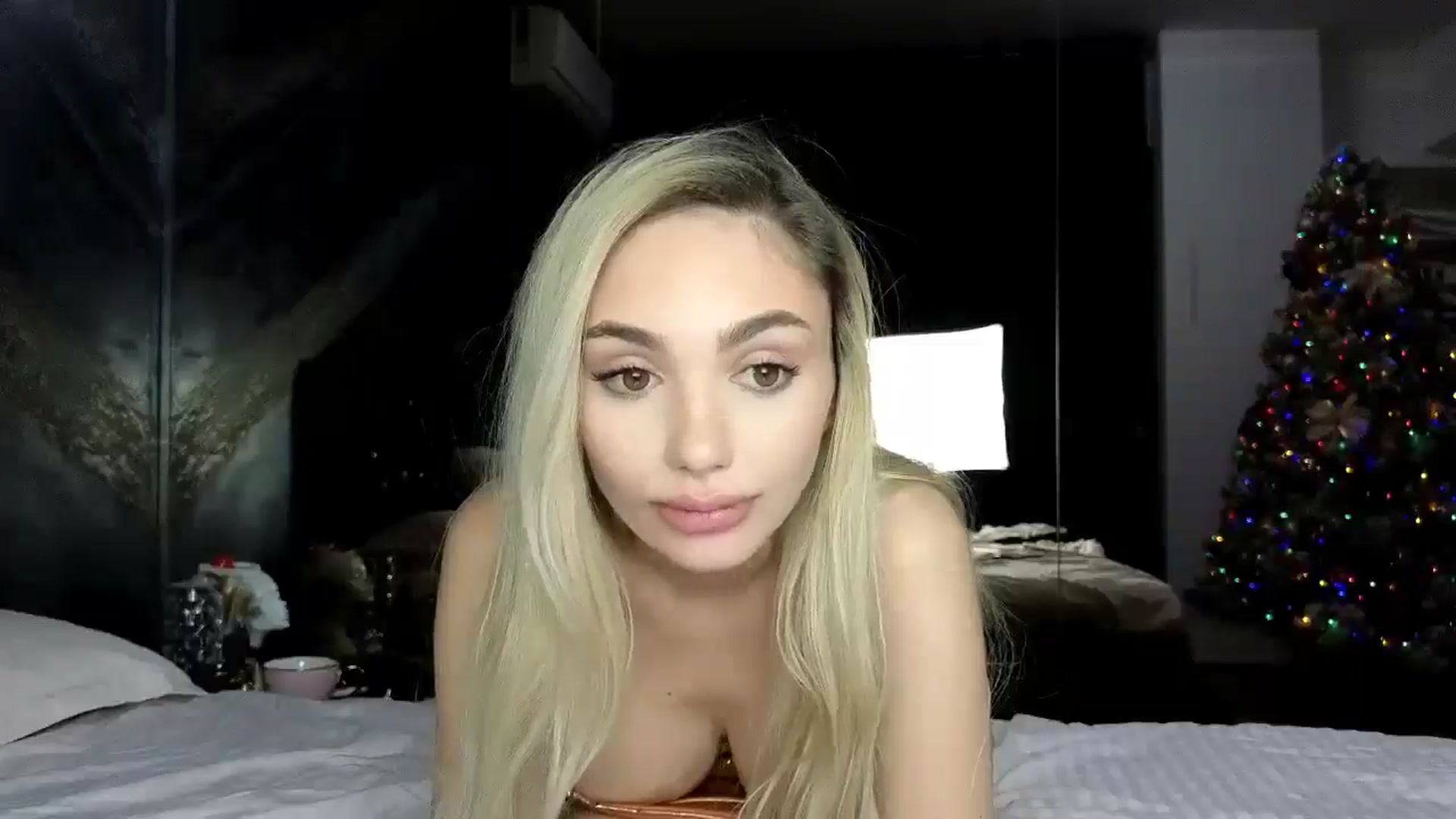 Gallery image thumbnail from HaleySweet18's myfreecams stream on, 12/29/2025, 06:33 image 15 of 20