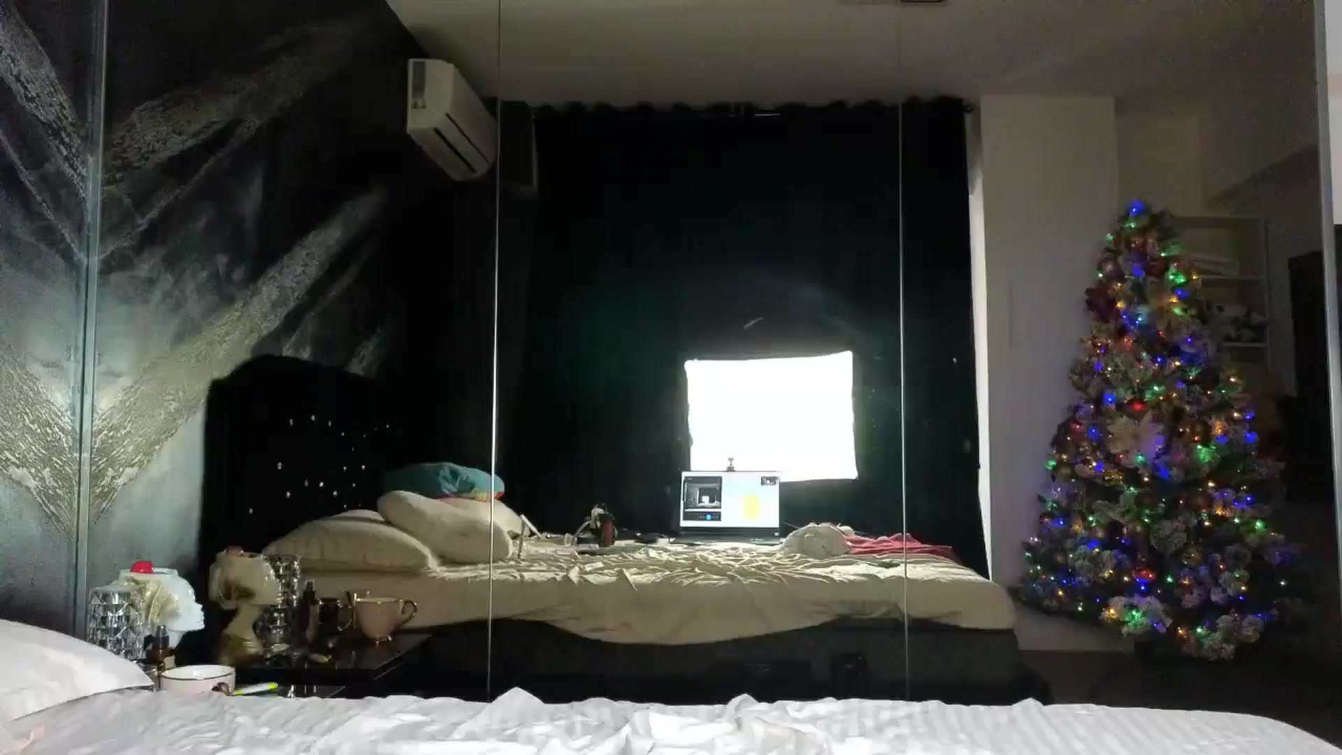 Gallery image thumbnail from HaleySweet18's myfreecams stream on, 12/31/2025, 08:06 image 19 of 20
