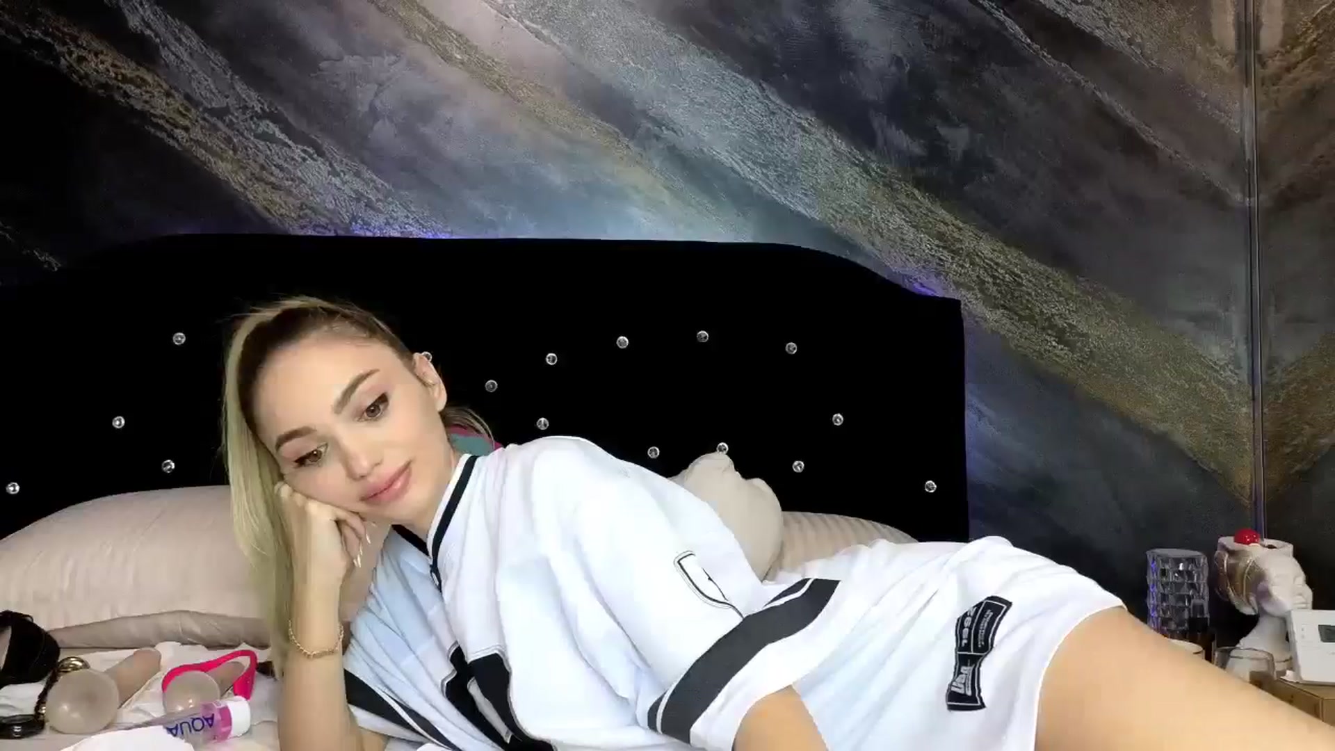 Gallery image thumbnail from HaleySweet18's myfreecams stream on, 01/08/2026, 07:31 image 11 of 20