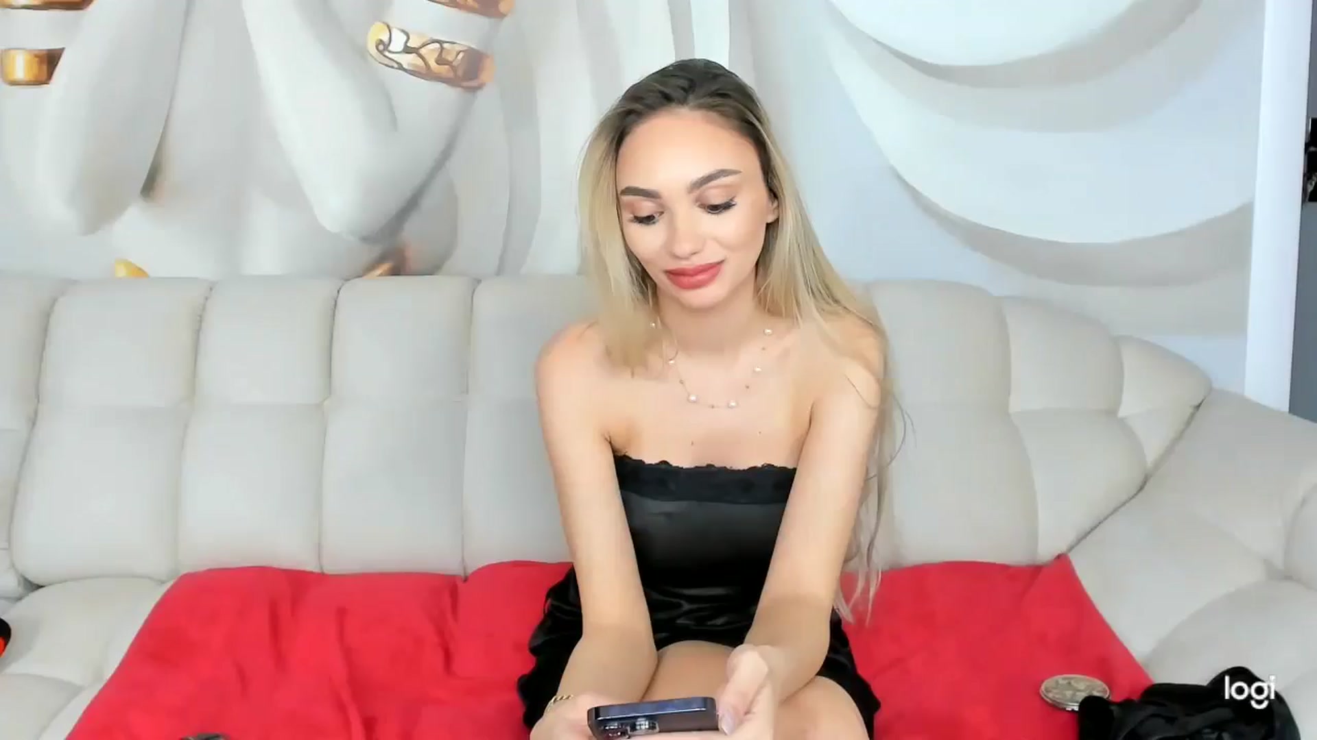 Gallery image thumbnail from HaleySweet18's myfreecams stream on, 01/25/2026, 22:56 image 12 of 20