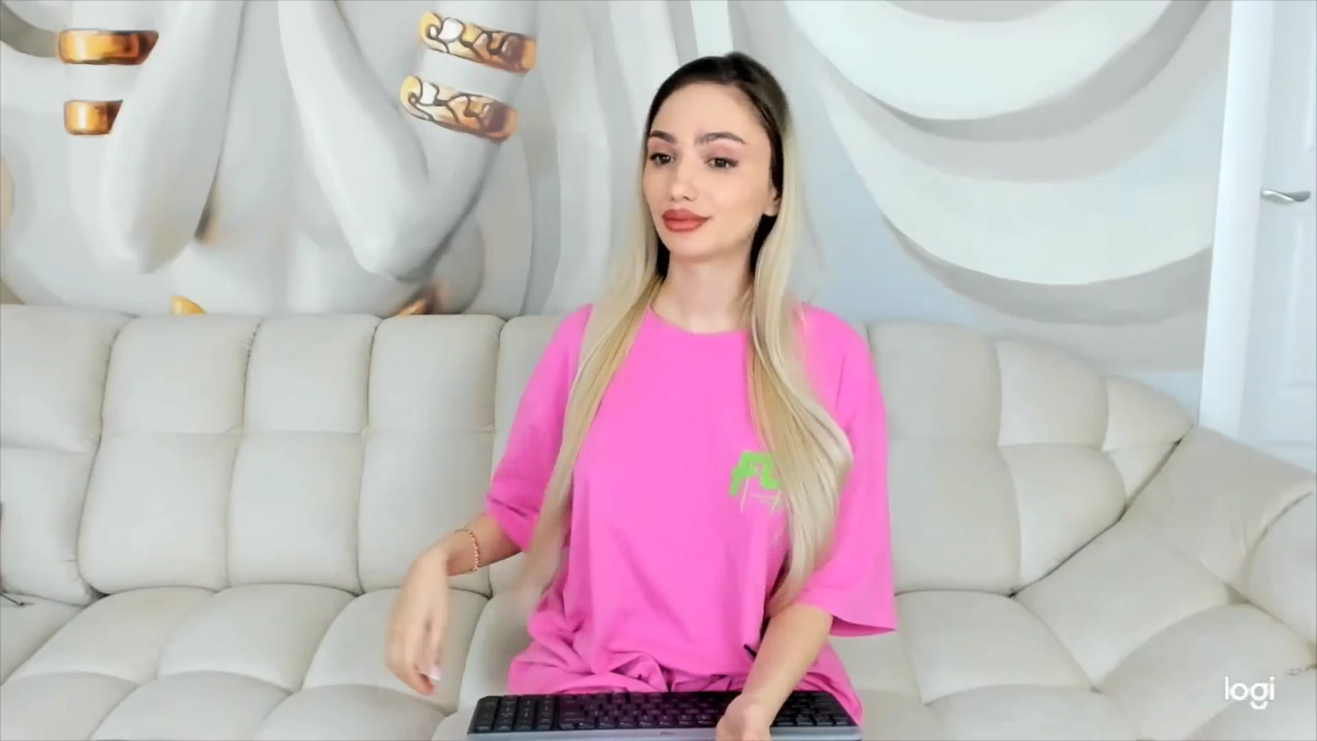 Gallery image thumbnail from HaleySweet18's myfreecams stream on, 04/07/2026, 02:44 image 4 of 20