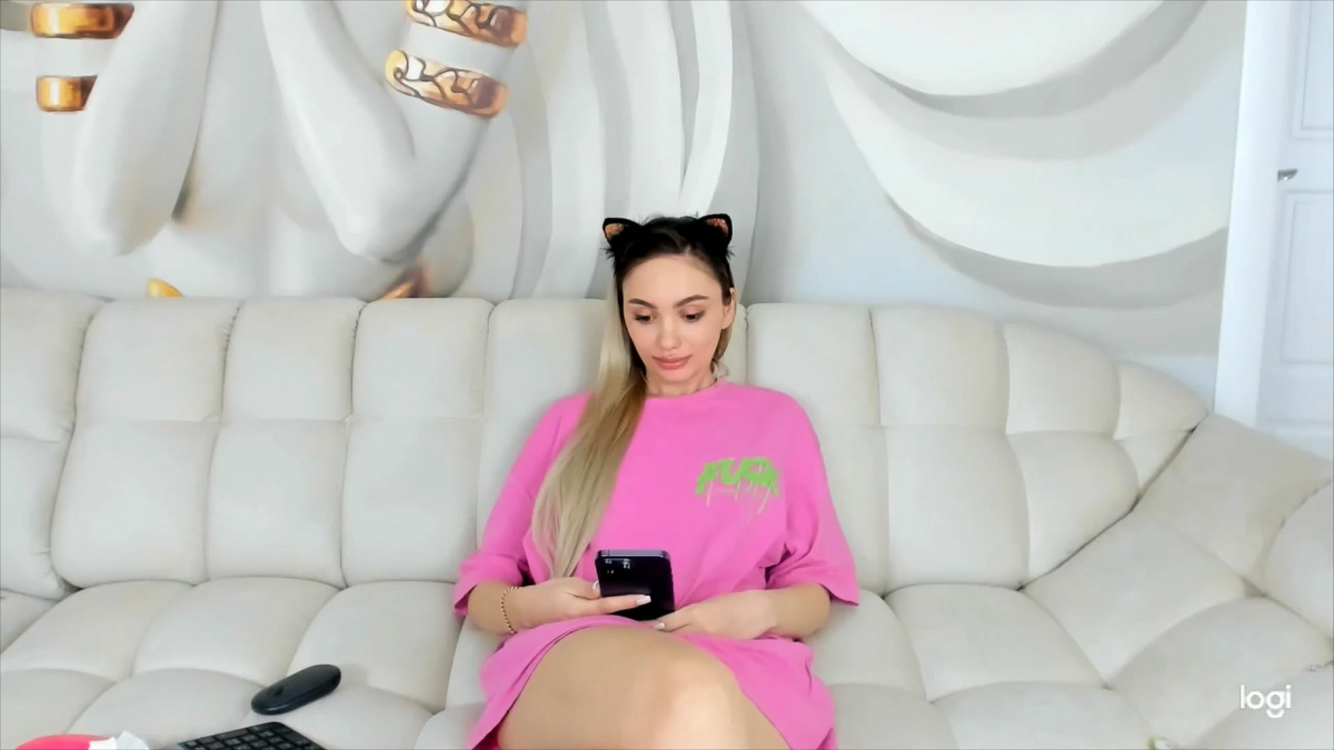 Gallery image thumbnail from HaleySweet18's myfreecams stream on, 04/07/2026, 05:35 image 14 of 20