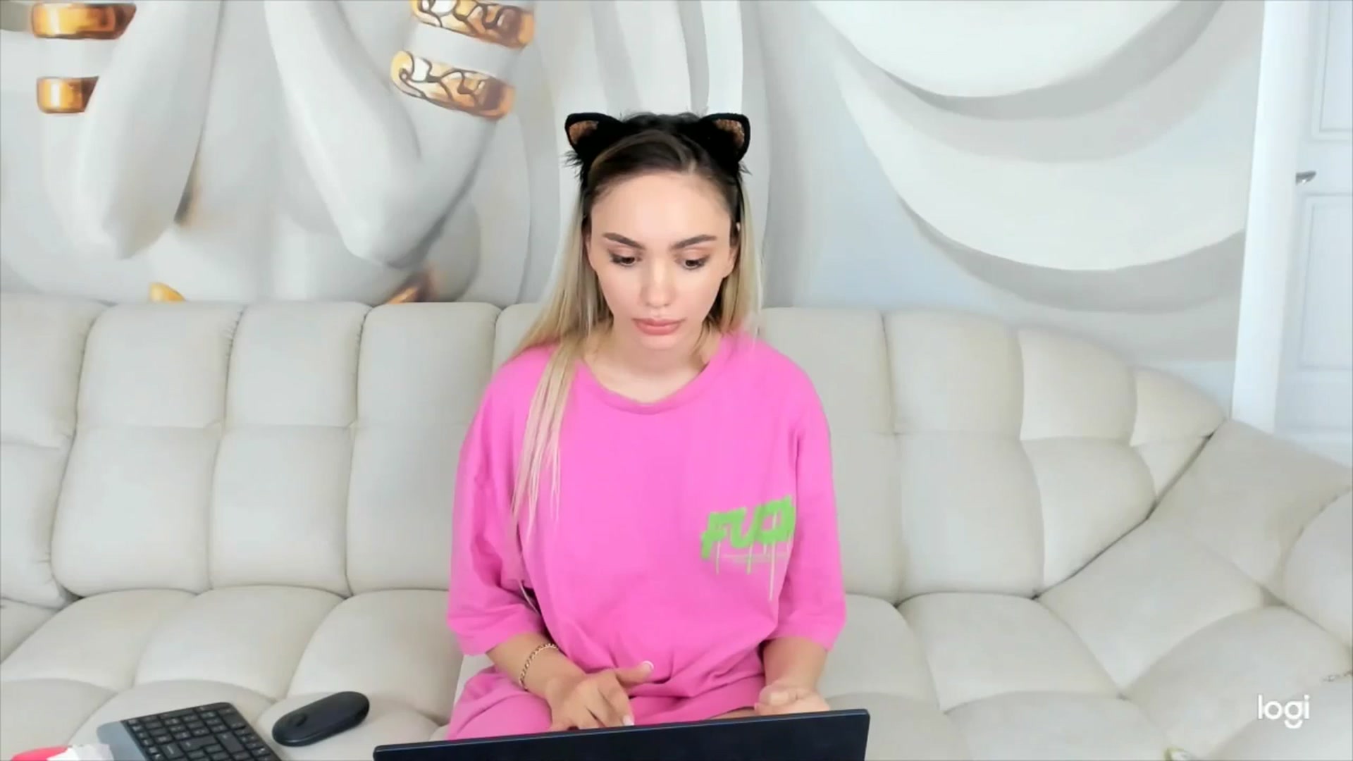 Gallery image thumbnail from HaleySweet18's myfreecams stream on, 04/07/2026, 06:33 image 13 of 20