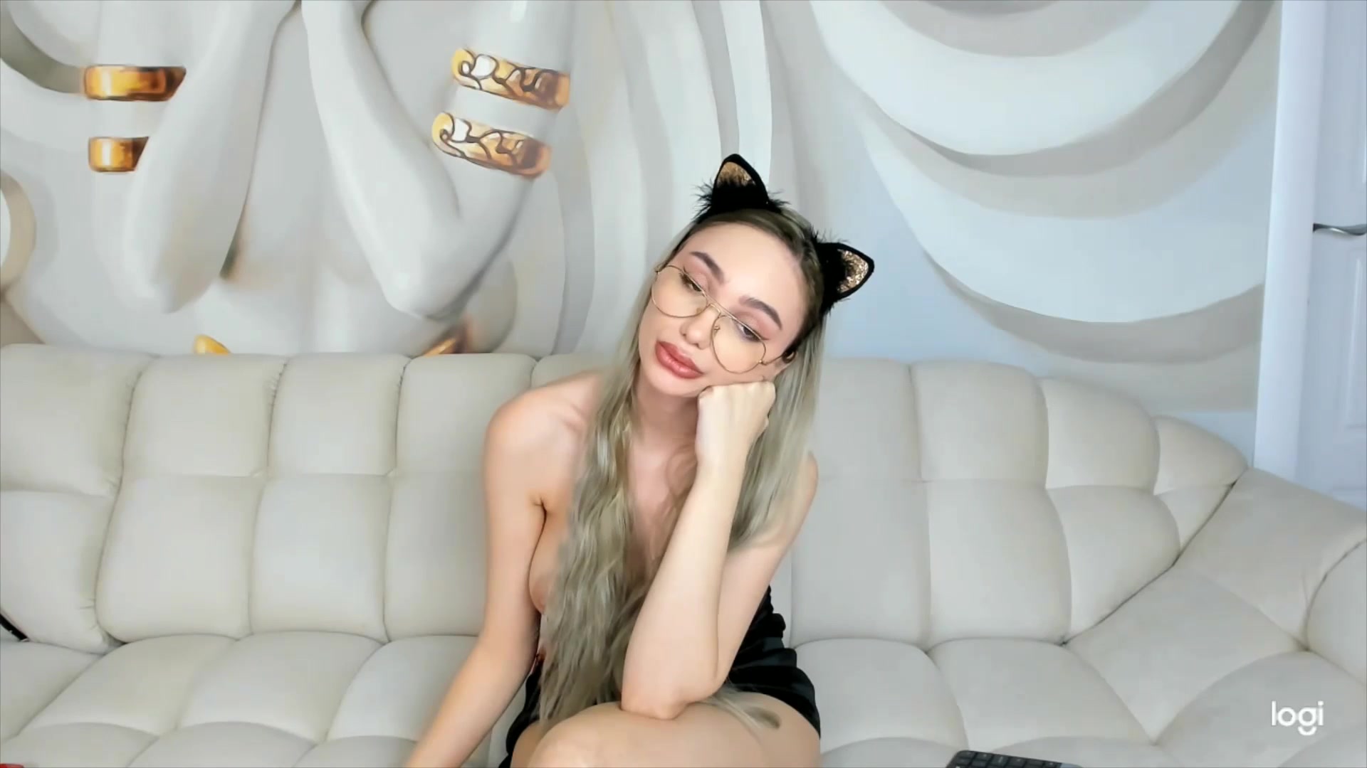 Gallery image thumbnail from HaleySweet18's myfreecams stream on, 04/30/2026, 22:05 image 18 of 20