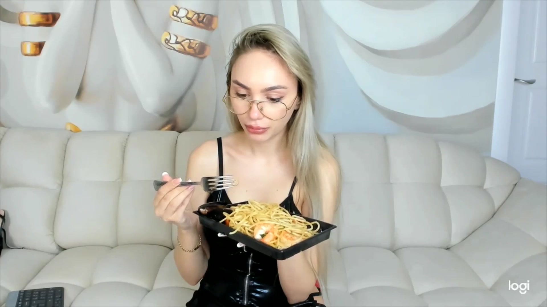 Gallery image thumbnail from HaleySweet18's myfreecams stream on, 05/08/2026, 06:57 image 6 of 20