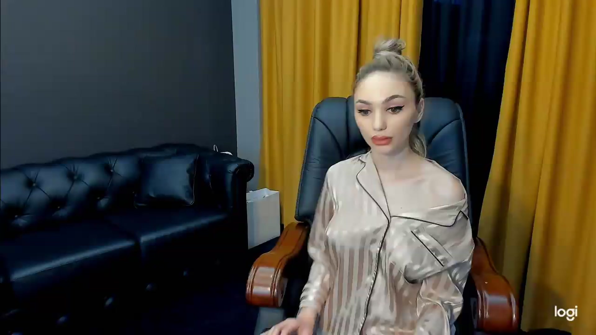 Gallery image thumbnail from HaleySweet18's myfreecams stream on, 05/13/2026, 18:01 image 14 of 20
