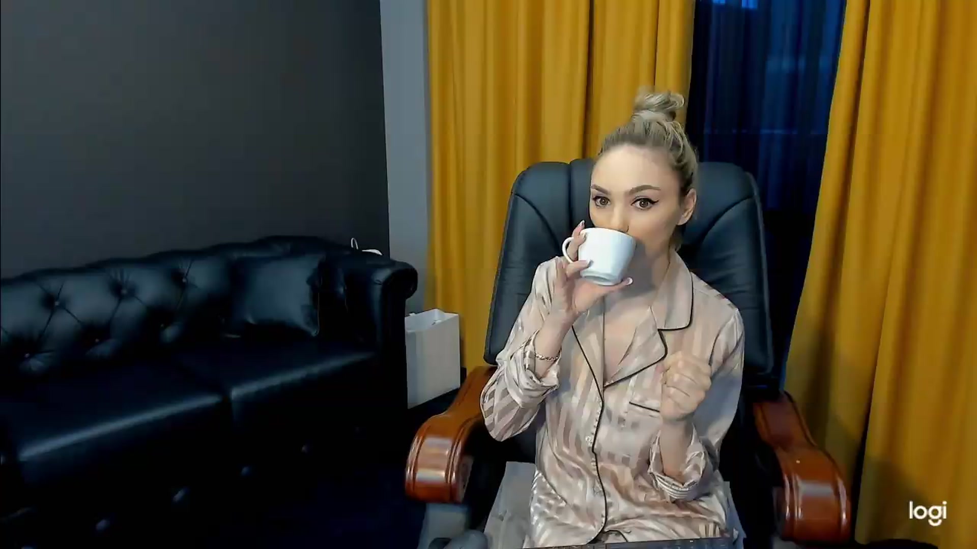 Gallery image thumbnail from HaleySweet18's myfreecams stream on, 05/13/2026, 18:01 image 4 of 20