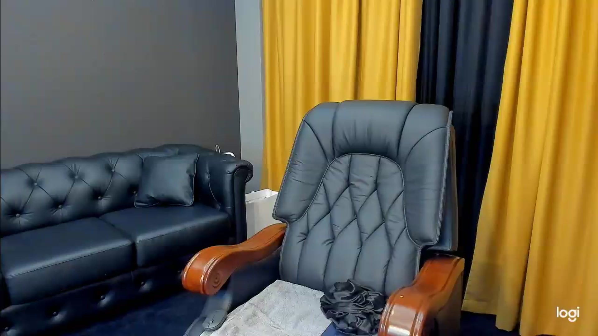 Gallery image thumbnail from HaleySweet18's myfreecams stream on, 05/13/2026, 19:49 image 16 of 20
