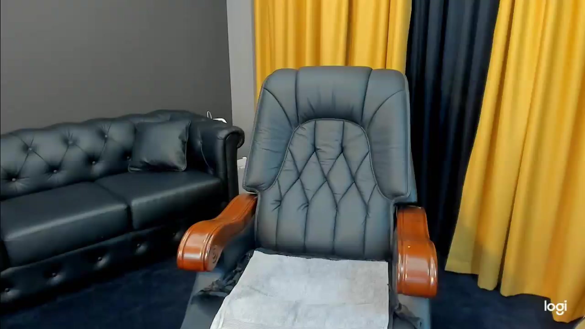 Gallery image thumbnail from HaleySweet18's myfreecams stream on, 05/13/2026, 21:22 image 3 of 20
