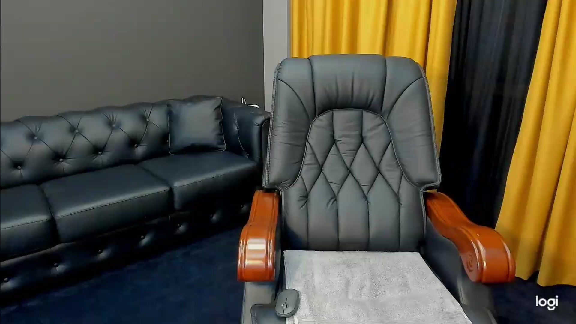 Gallery image thumbnail from HaleySweet18's myfreecams stream on, 05/20/2026, 22:02 image 9 of 20