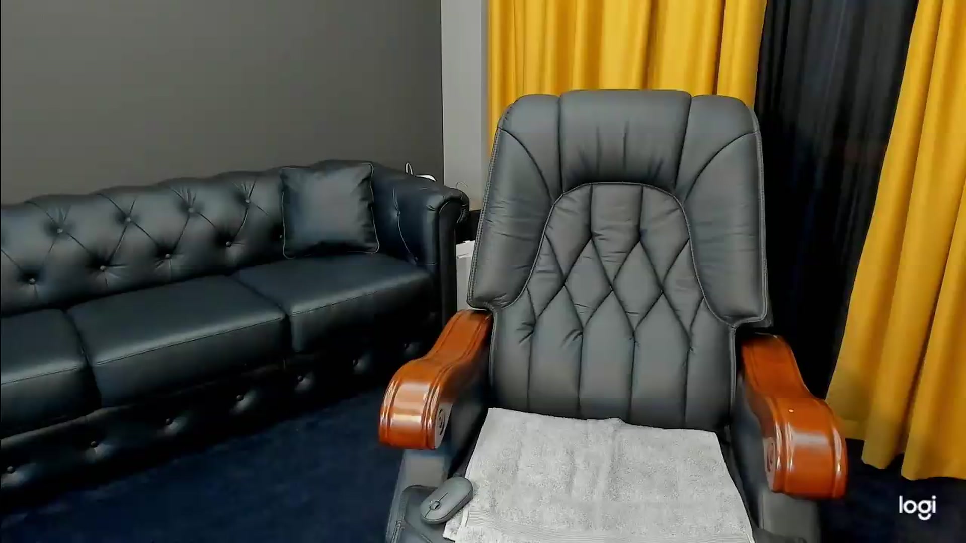 Gallery image thumbnail from HaleySweet18's myfreecams stream on, 05/20/2026, 22:02 image 18 of 20