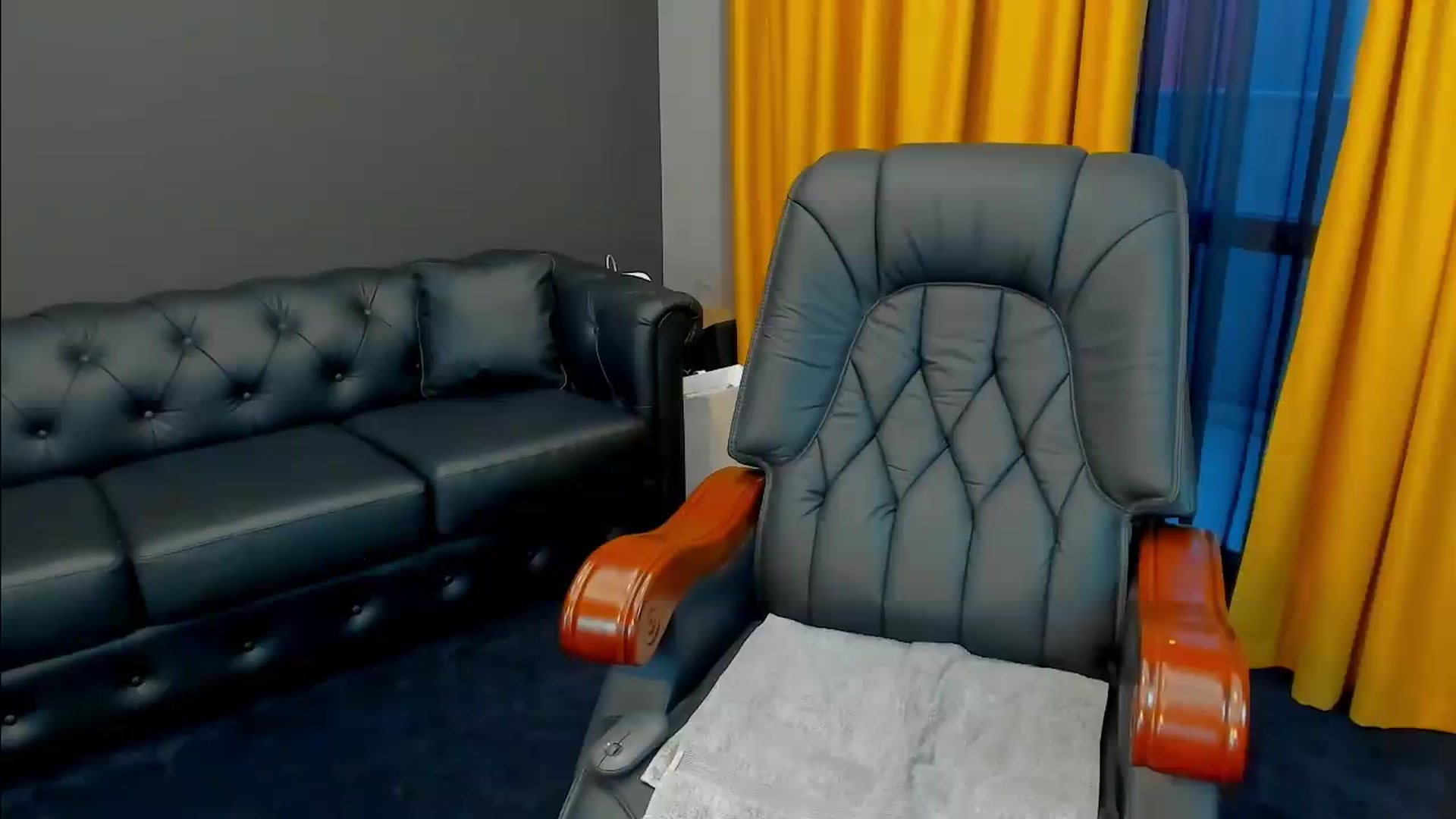 Gallery image thumbnail from HaleySweet18's myfreecams stream on, 05/22/2026, 05:14 image 1 of 20