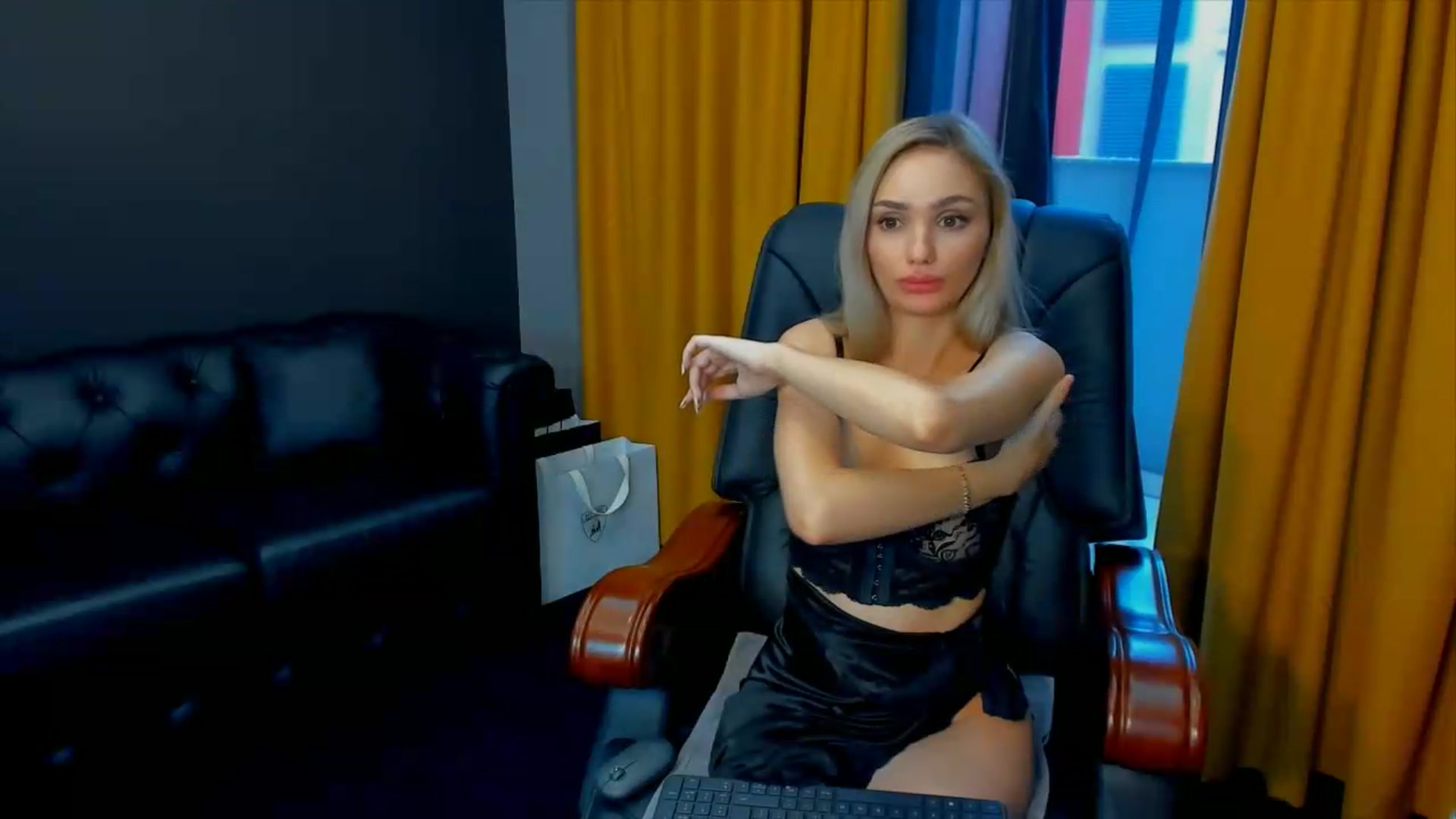 Gallery image thumbnail from HaleySweet18's myfreecams stream on, 06/07/2026, 05:22 image 10 of 20