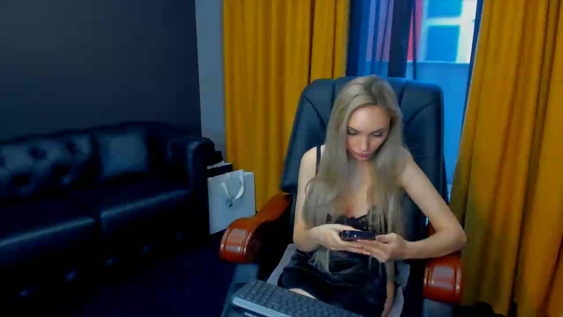 Gallery image thumbnail from HaleySweet18's myfreecams stream on, 06/07/2026, 05:22 image 1 of 20