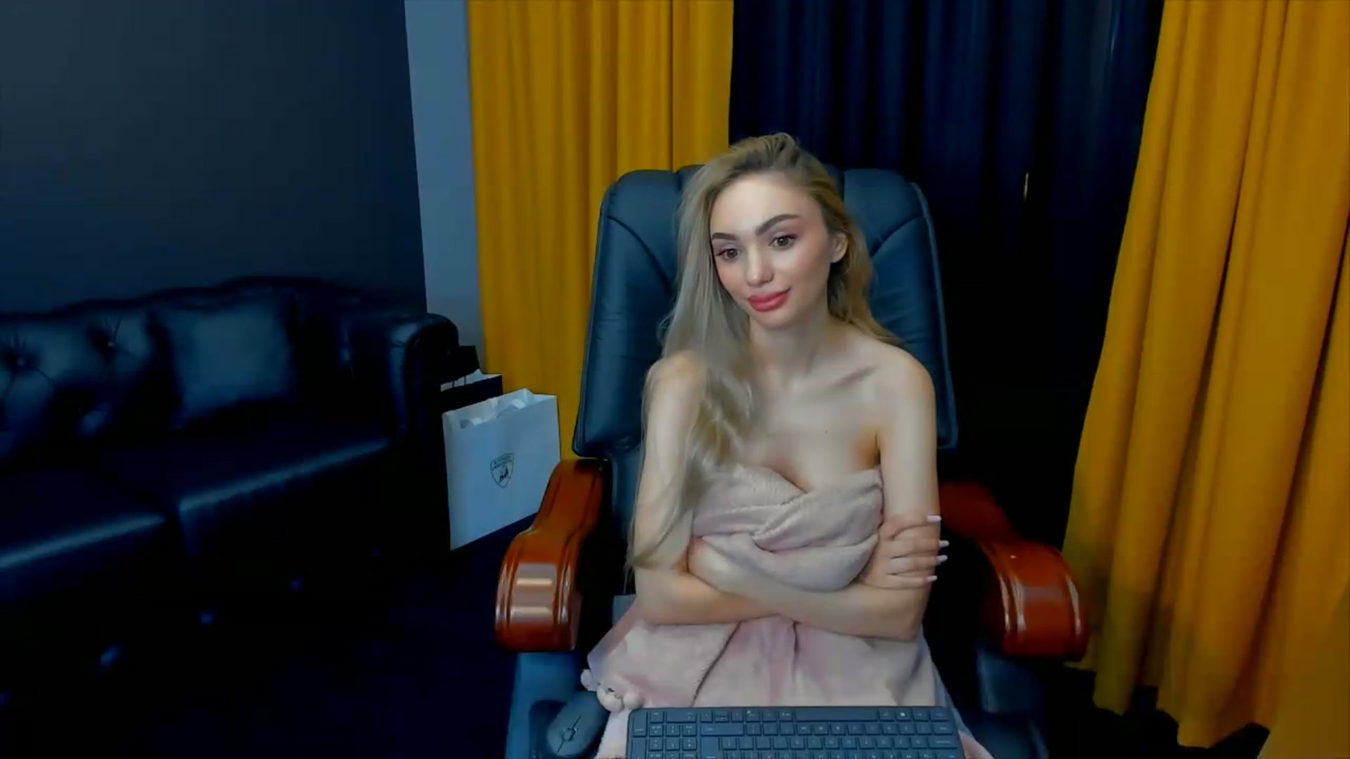 Gallery image thumbnail from HaleySweet18's myfreecams stream on, 06/11/2026, 20:35 image 9 of 20