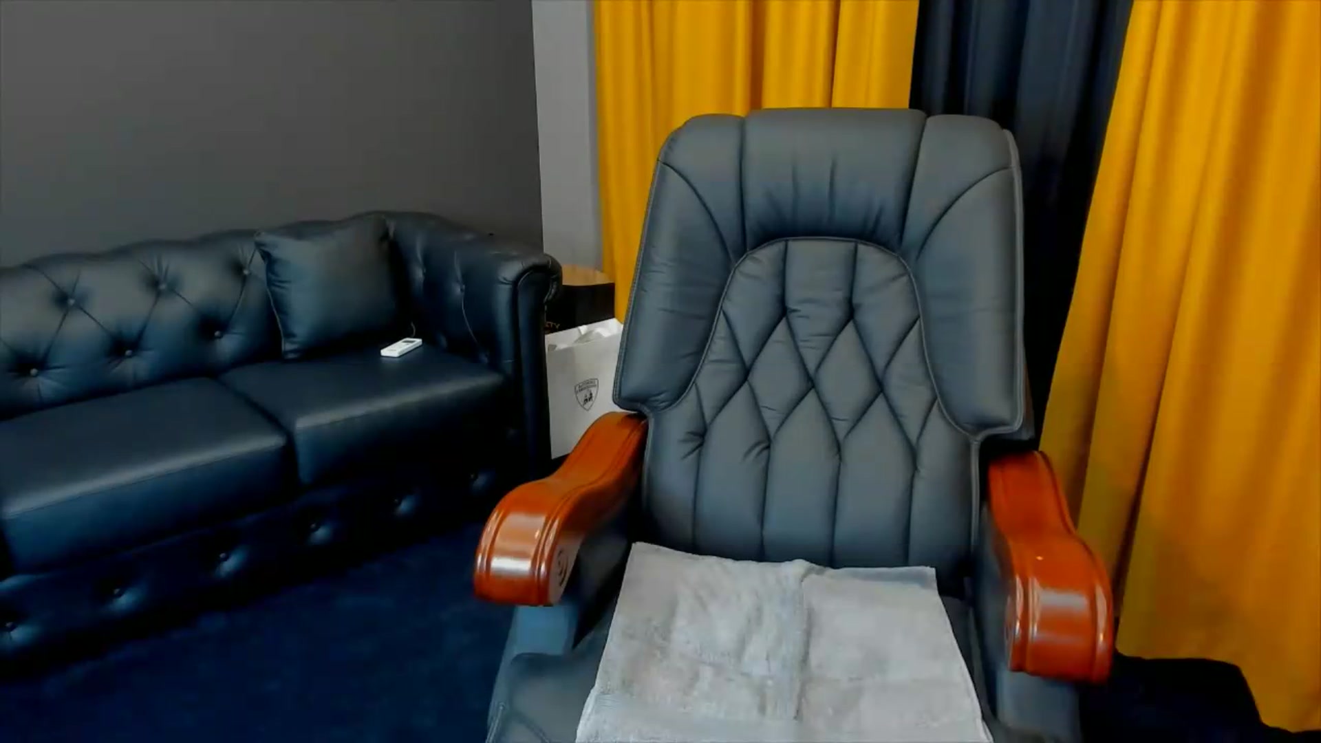 Gallery image thumbnail from HaleySweet18's myfreecams stream on, 06/19/2026, 24:00 image 11 of 20