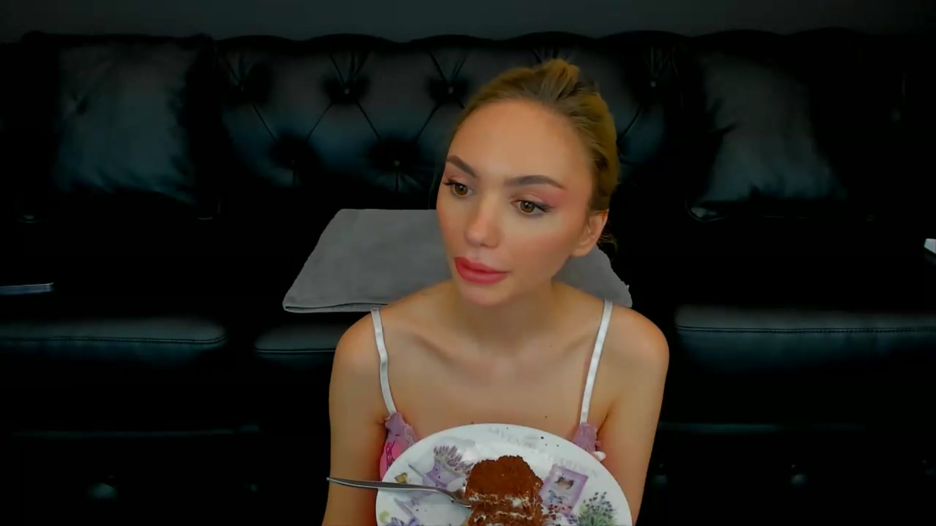 Gallery image thumbnail from HaleySweet18's myfreecams stream on, 06/20/2026, 21:57 image 16 of 20