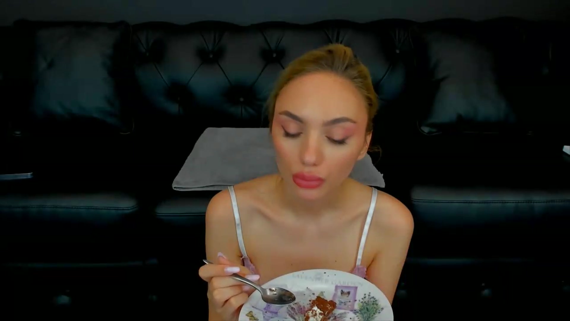 Gallery image thumbnail from HaleySweet18's myfreecams stream on, 06/20/2026, 21:57 image 18 of 20