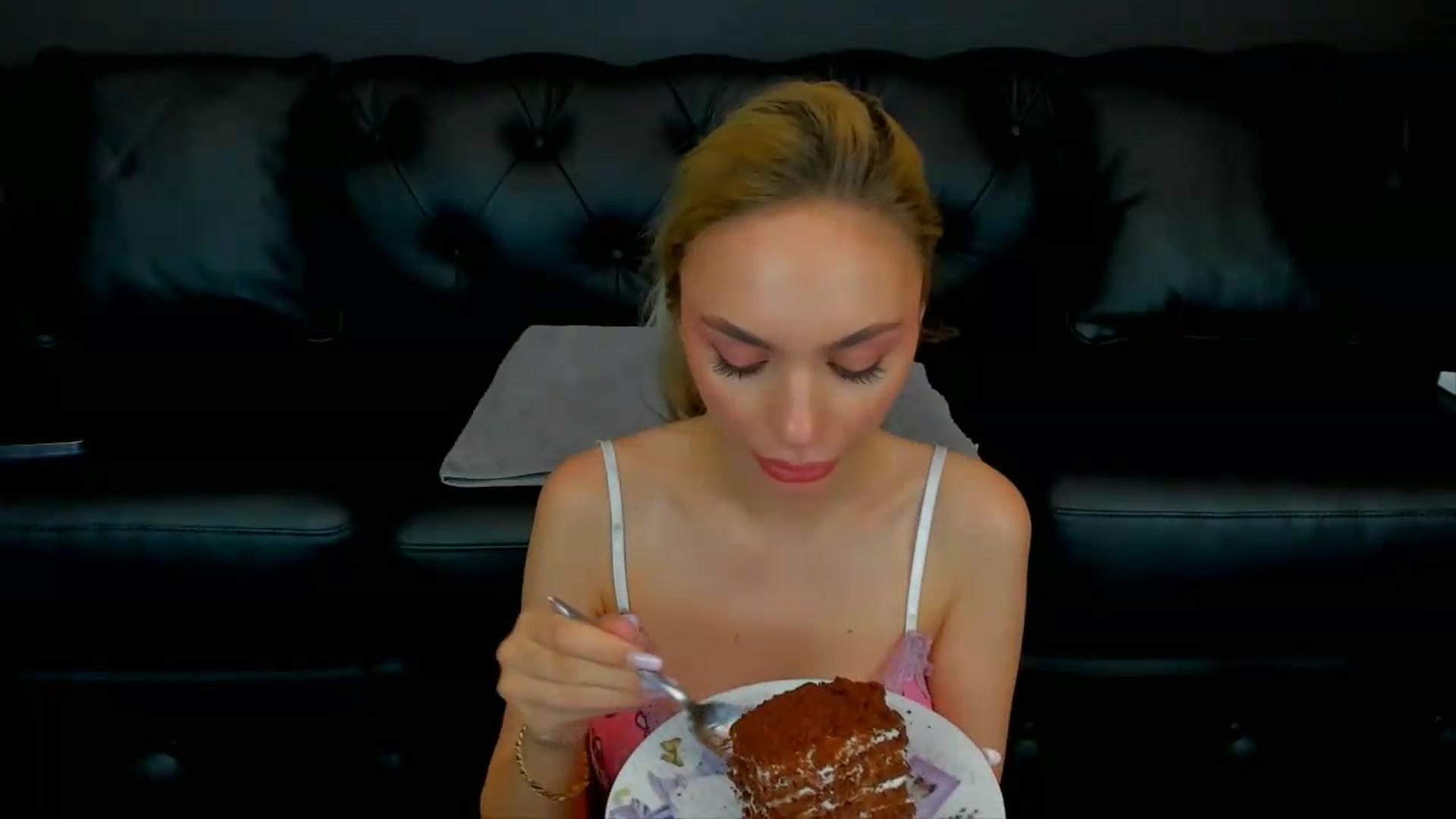 Gallery image thumbnail from HaleySweet18's myfreecams stream on, 06/20/2026, 21:57 image 15 of 20