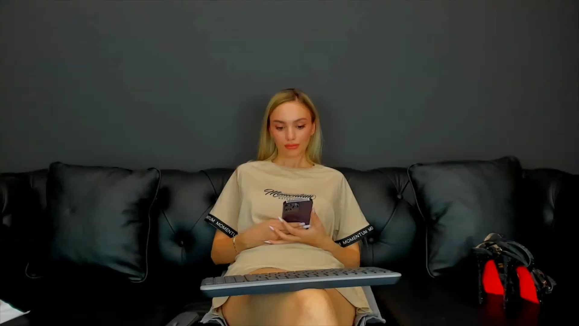 Gallery image thumbnail from HaleySweet18's myfreecams stream on, 06/24/2026, 21:04 image 18 of 20