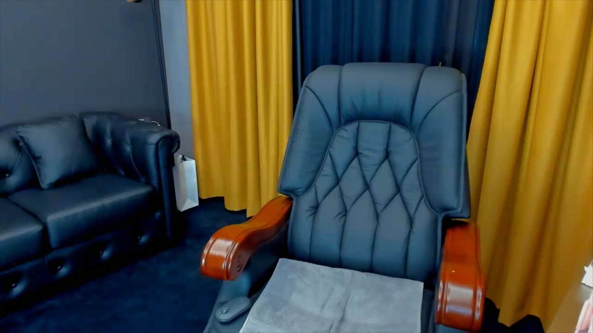 Gallery image thumbnail from HaleySweet18's myfreecams stream on, 06/27/2026, 23:45 image 19 of 20