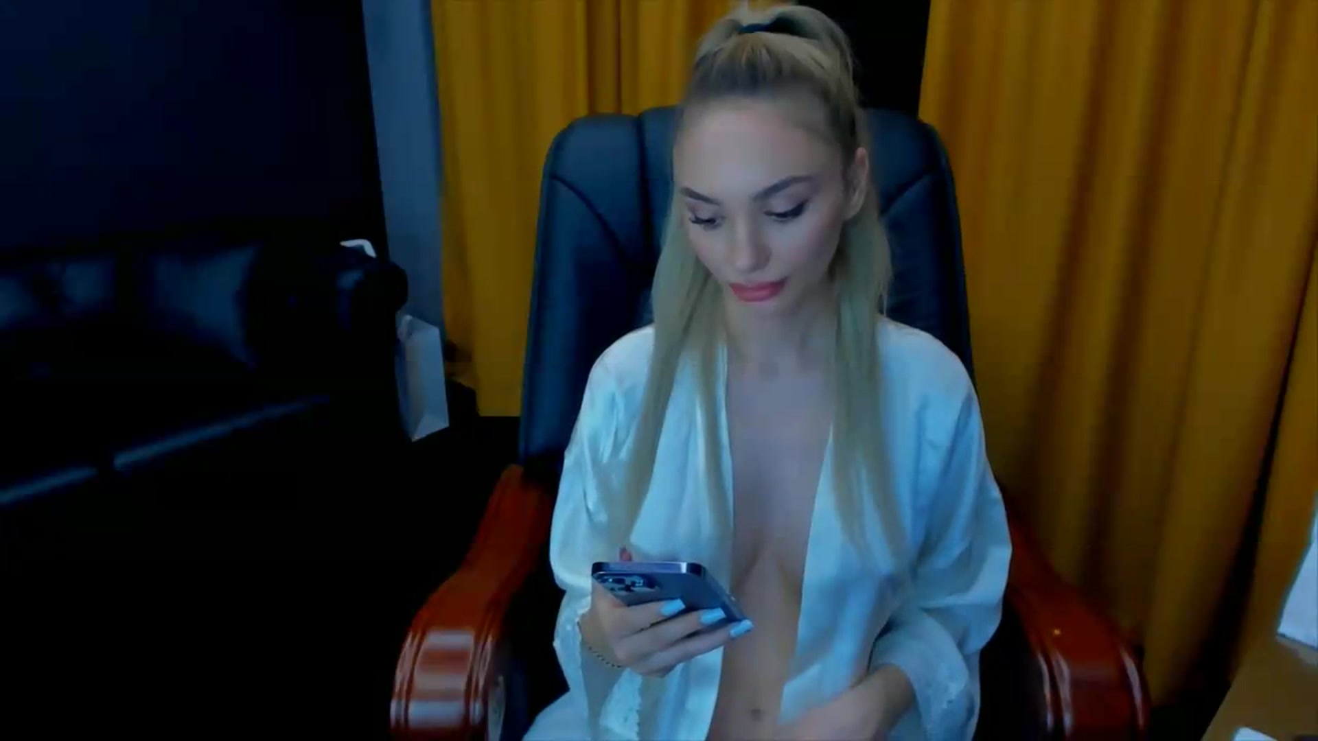 Gallery image thumbnail from HaleySweet18's myfreecams stream on, 07/04/2026, 23:32 image 5 of 20