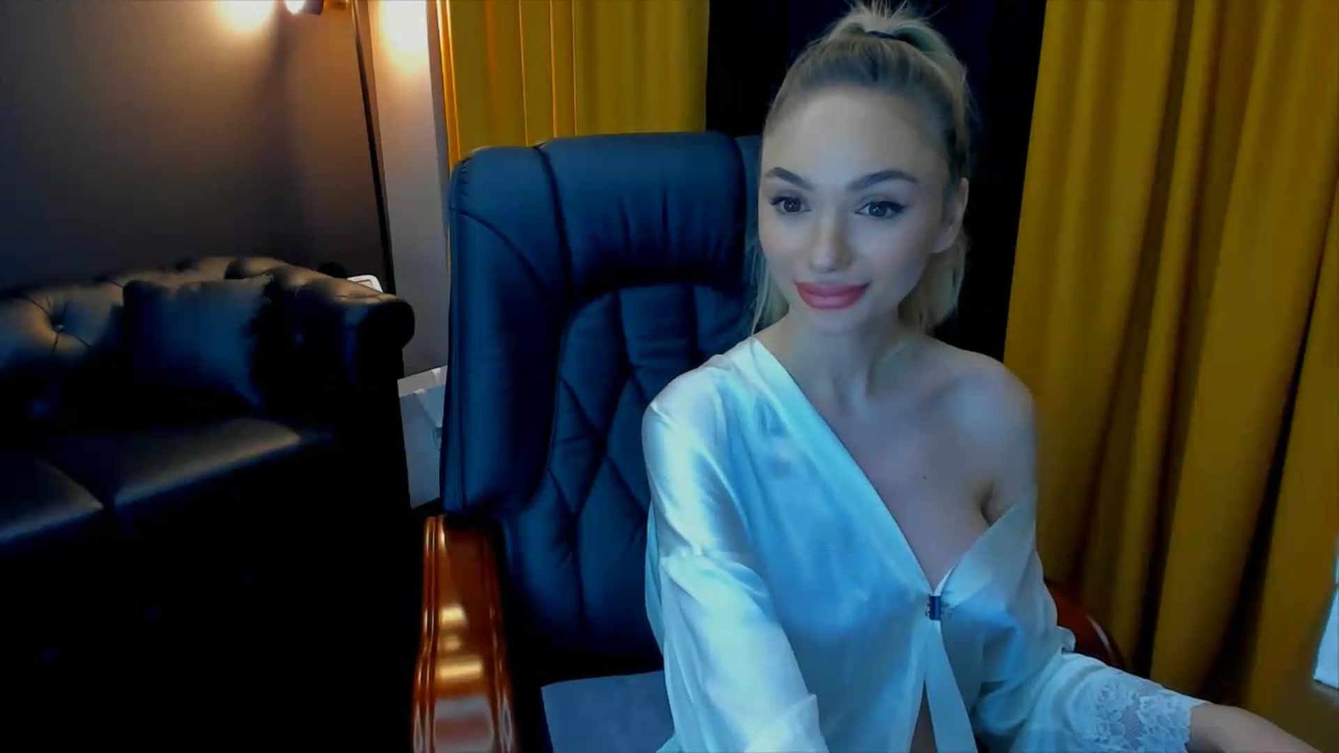 Gallery image thumbnail from HaleySweet18's myfreecams stream on, 07/05/2026, 24:00 image 17 of 20
