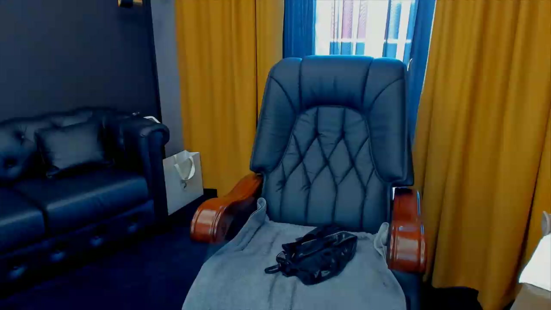 Gallery image thumbnail from HaleySweet18's myfreecams stream on, 07/10/2026, 06:35 image 15 of 20