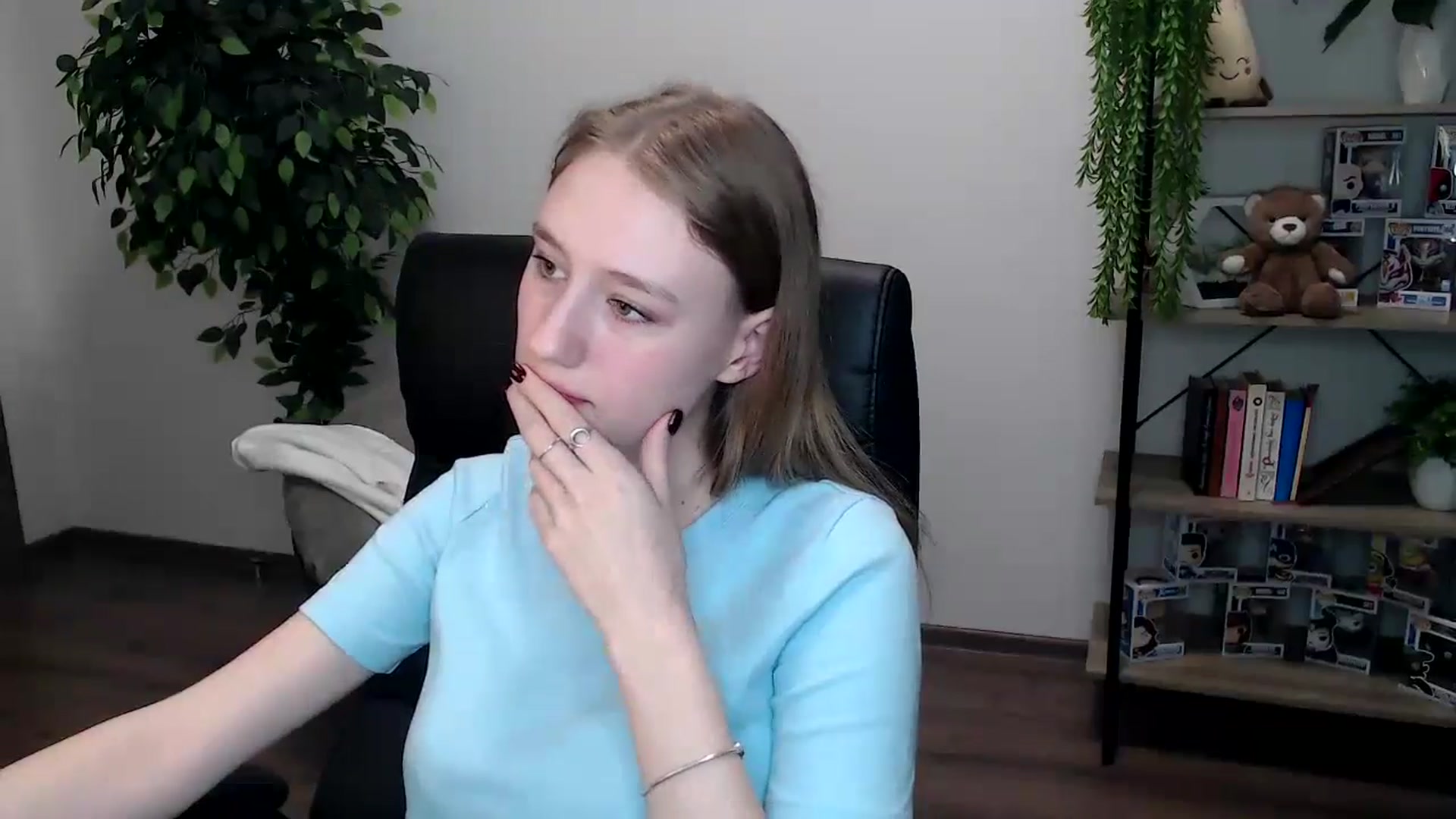 Gallery image thumbnail from HaleyVixen's myfreecams stream on, 11/15/2024, 12:07 image 18 of 20